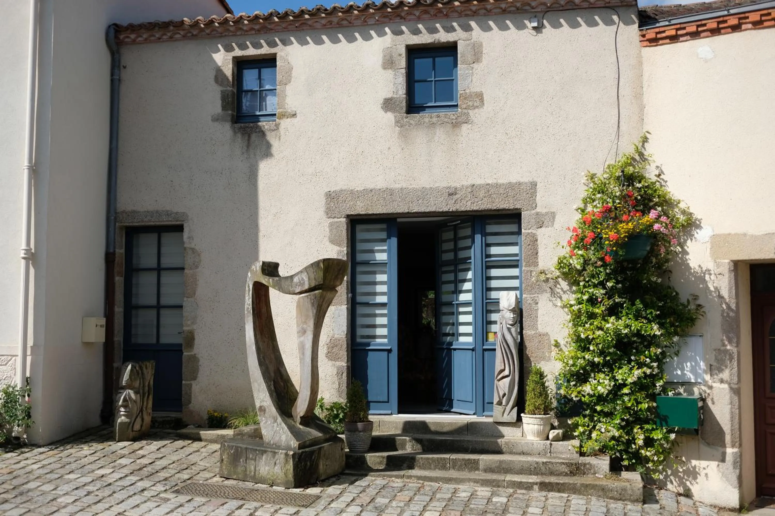Property building in La maison du sculpteur à Tiffauges proche Puy du F