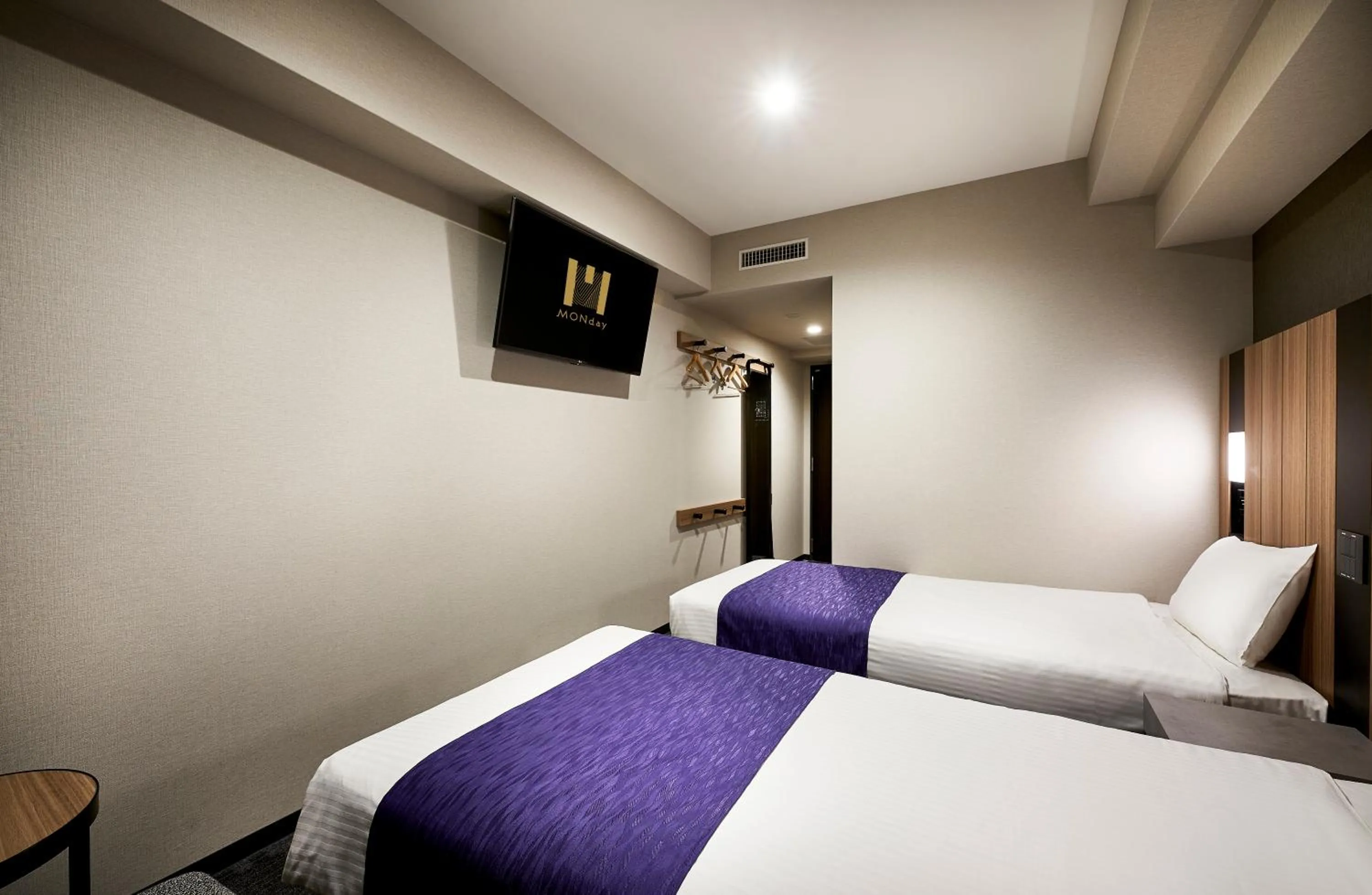 Bed in hotel MONday Kyoto Karasuma Nijo