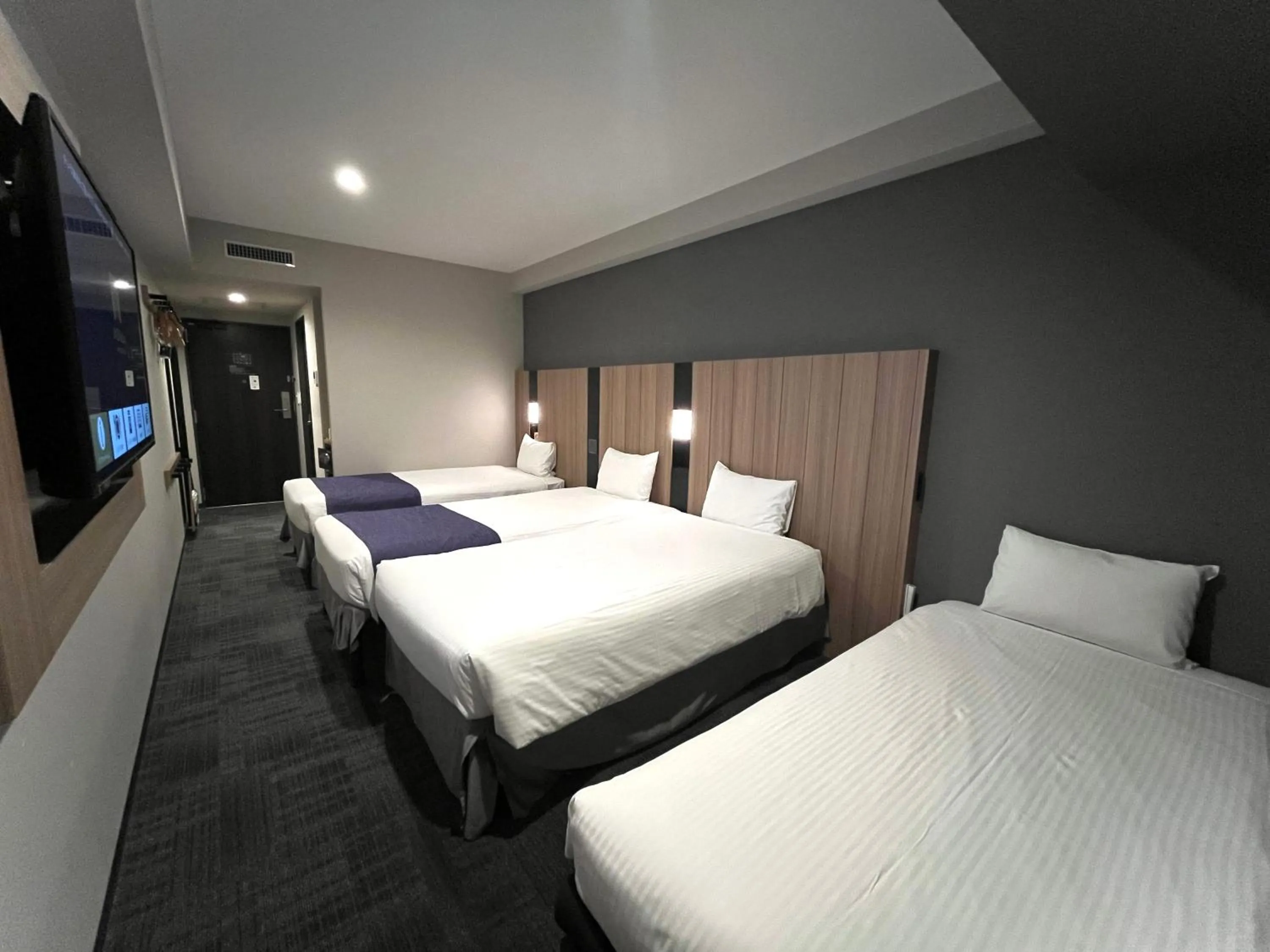 Bed in hotel MONday Kyoto Karasuma Nijo