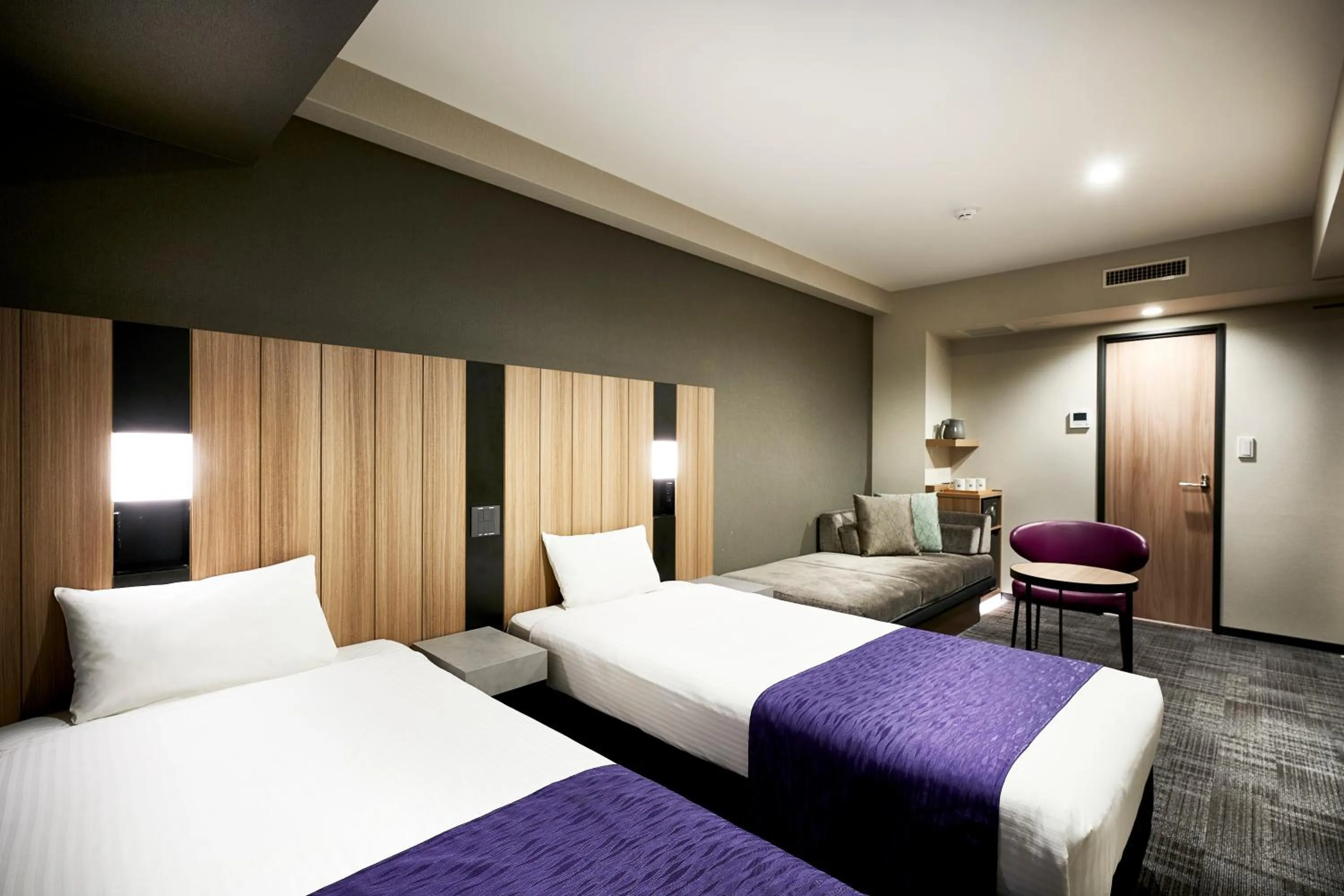 Bed in hotel MONday Kyoto Karasuma Nijo