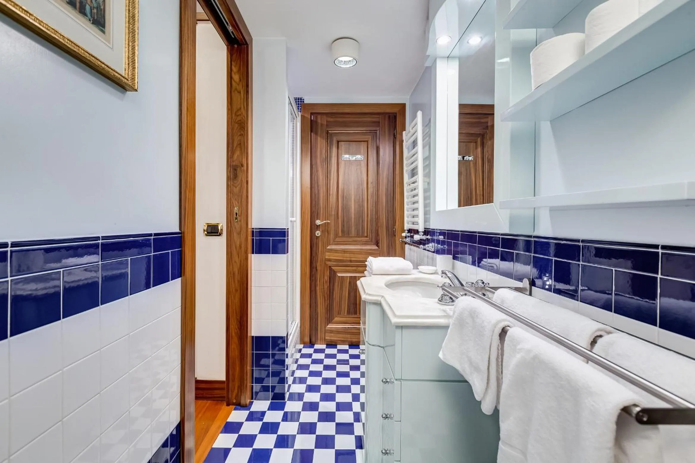 Bathroom in Pantheon Antique Suite