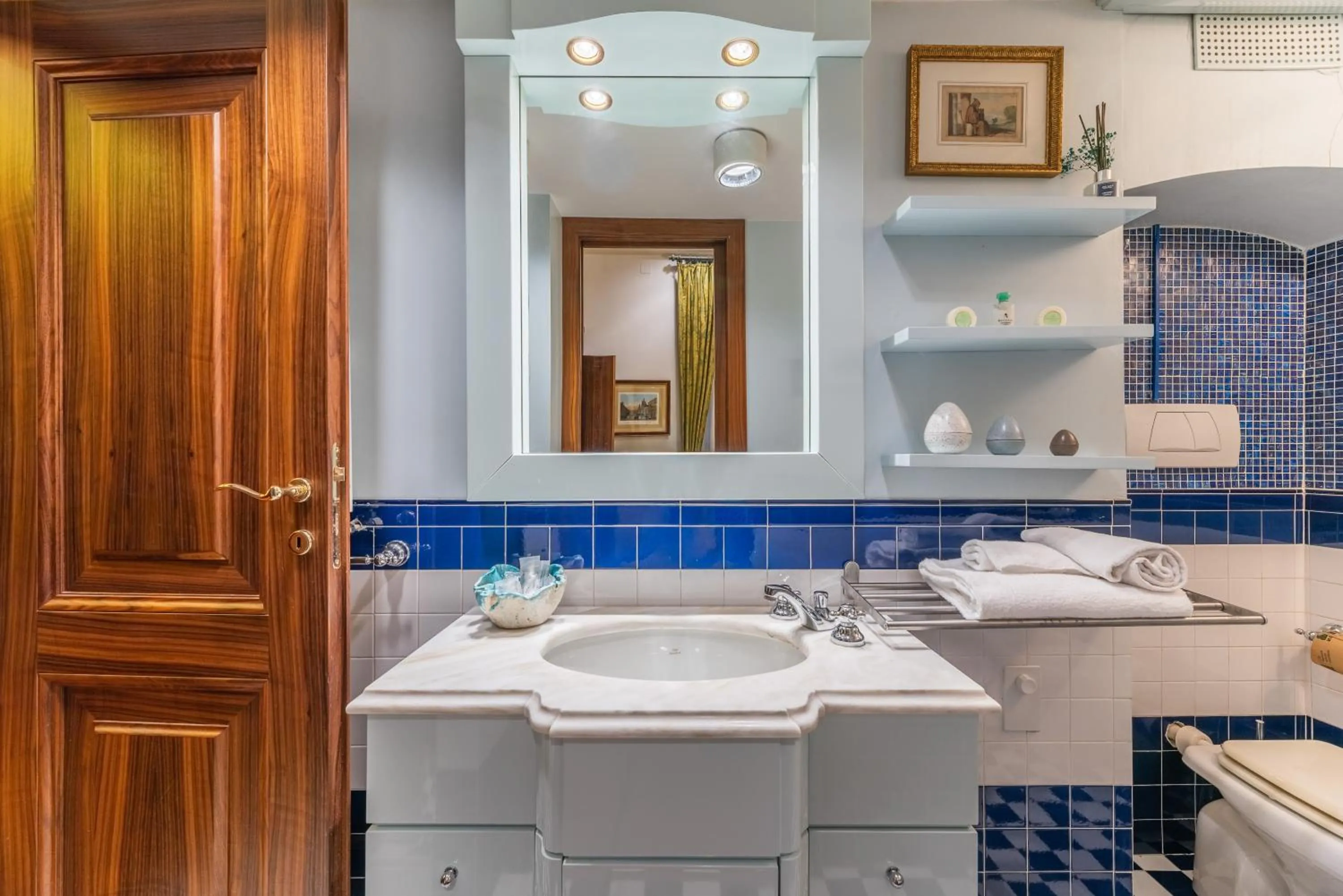Bathroom in Pantheon Antique Suite