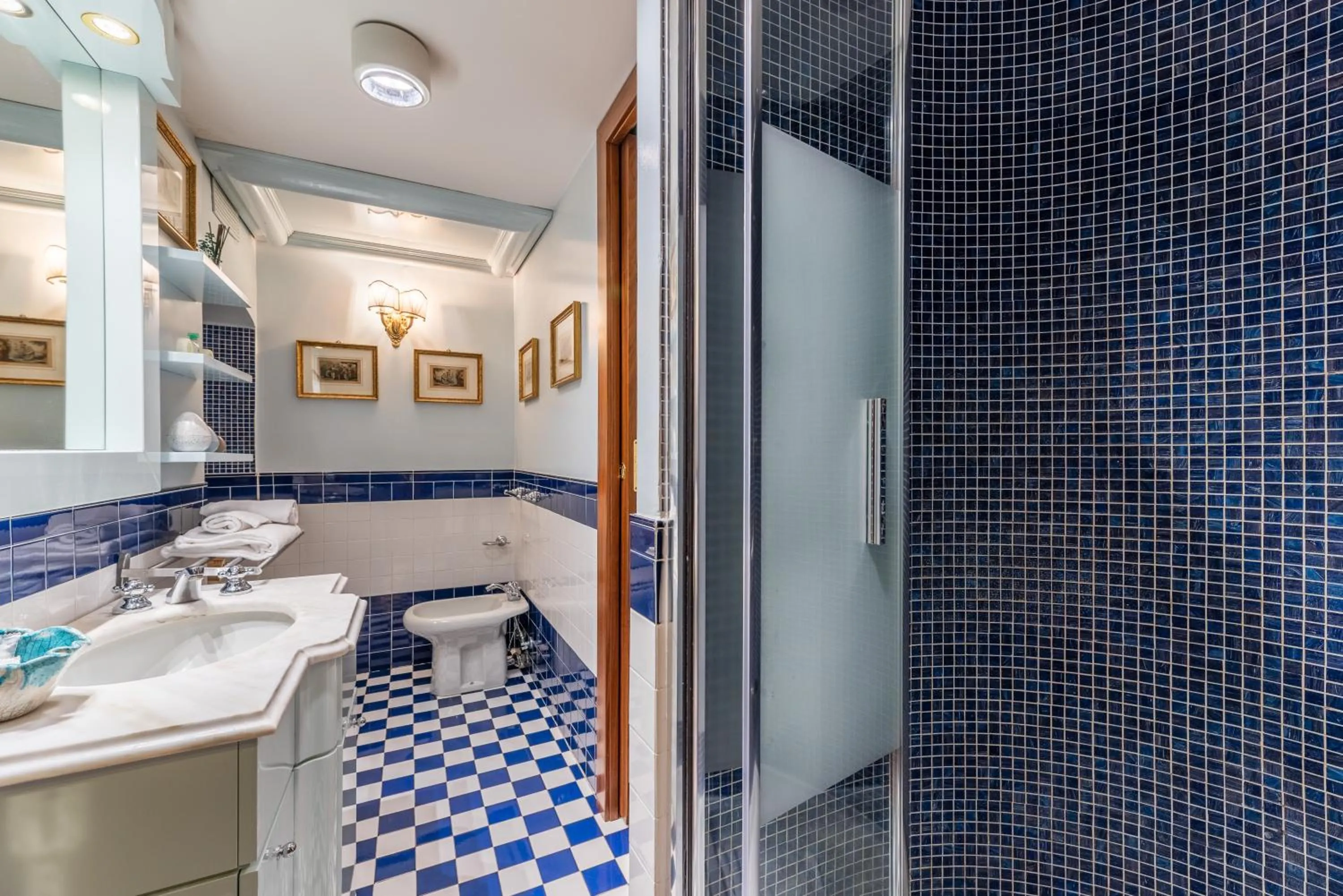 Bathroom in Pantheon Antique Suite