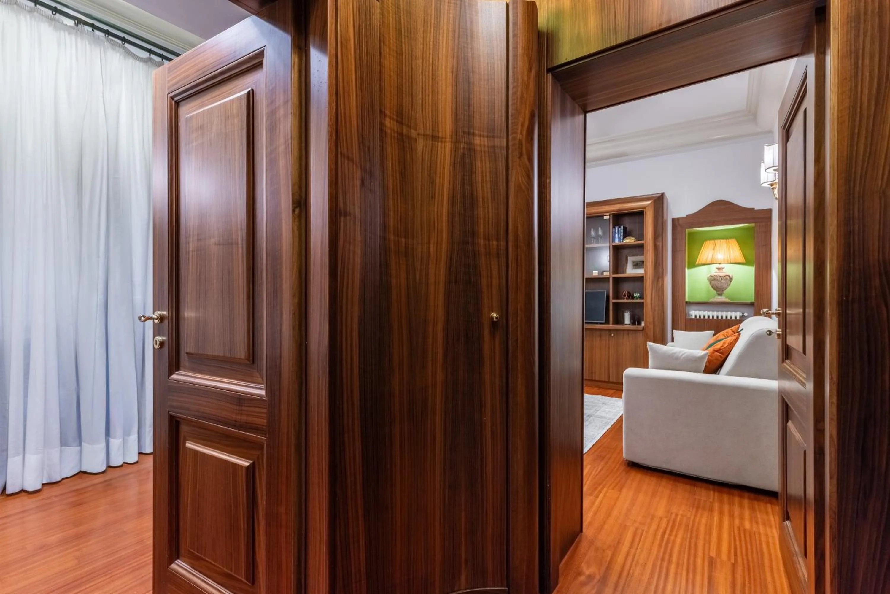 Photo of the whole room, Bed in Pantheon Antique Suite