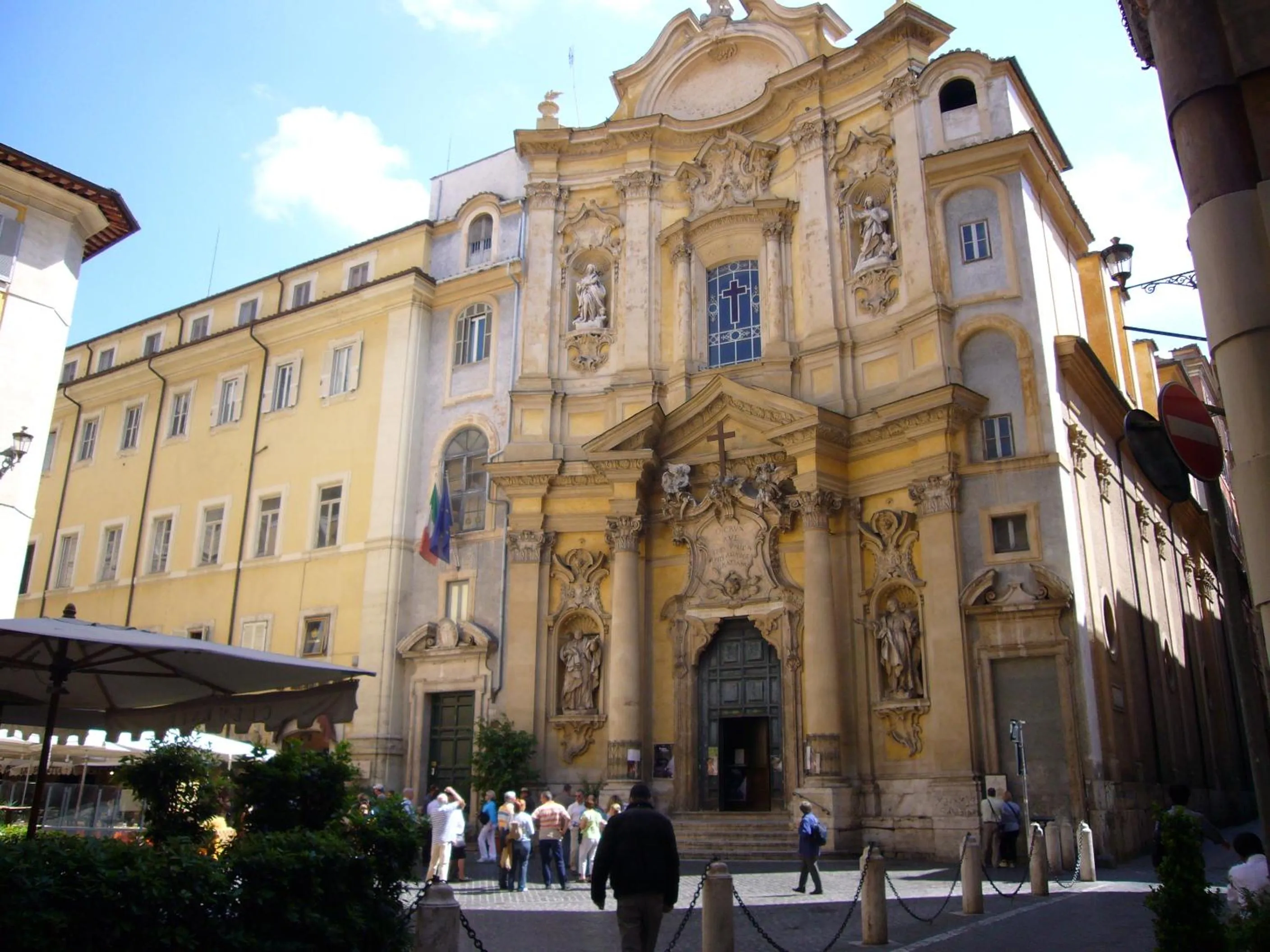 Property building in Pantheon Antique Suite