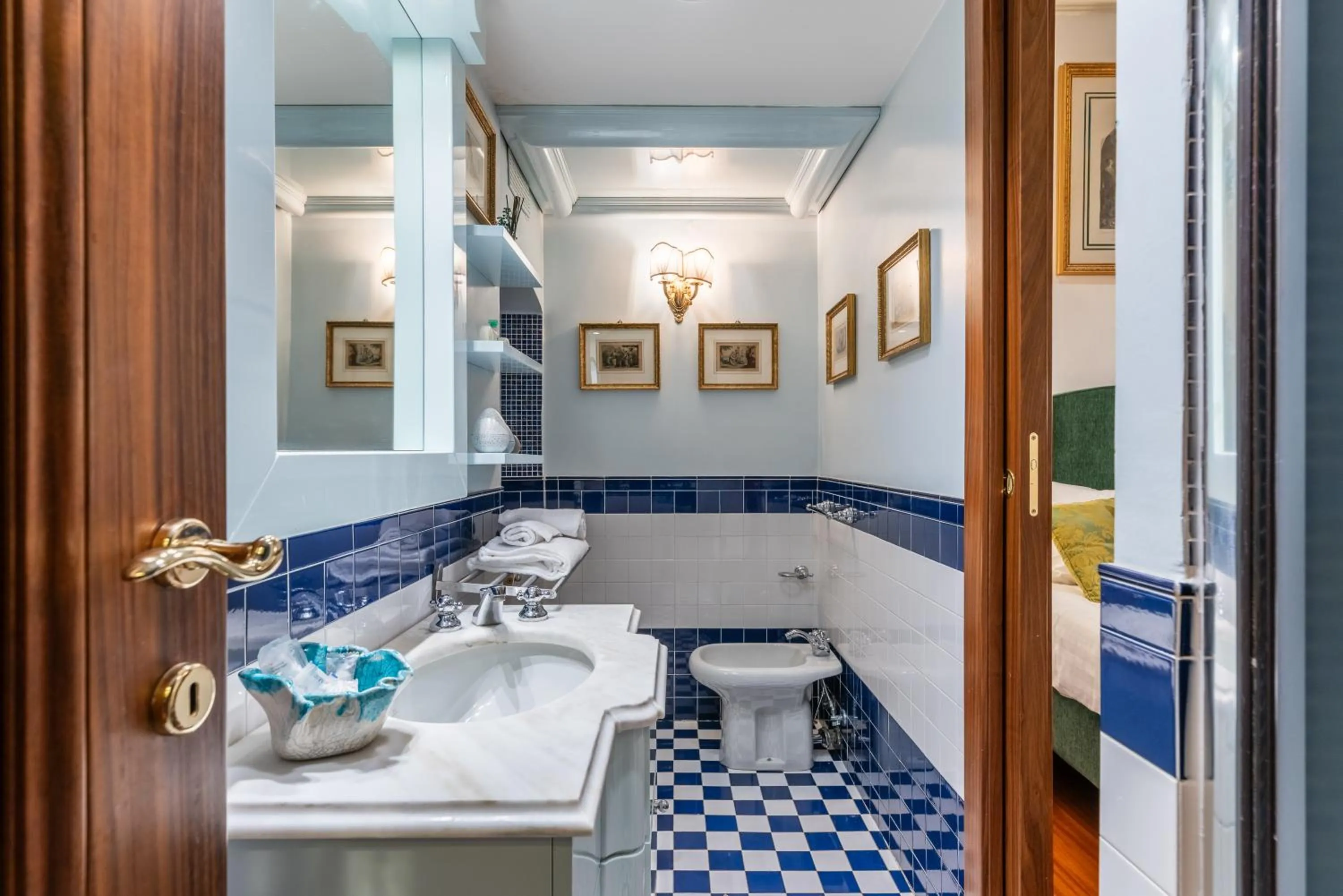 Bathroom in Pantheon Antique Suite