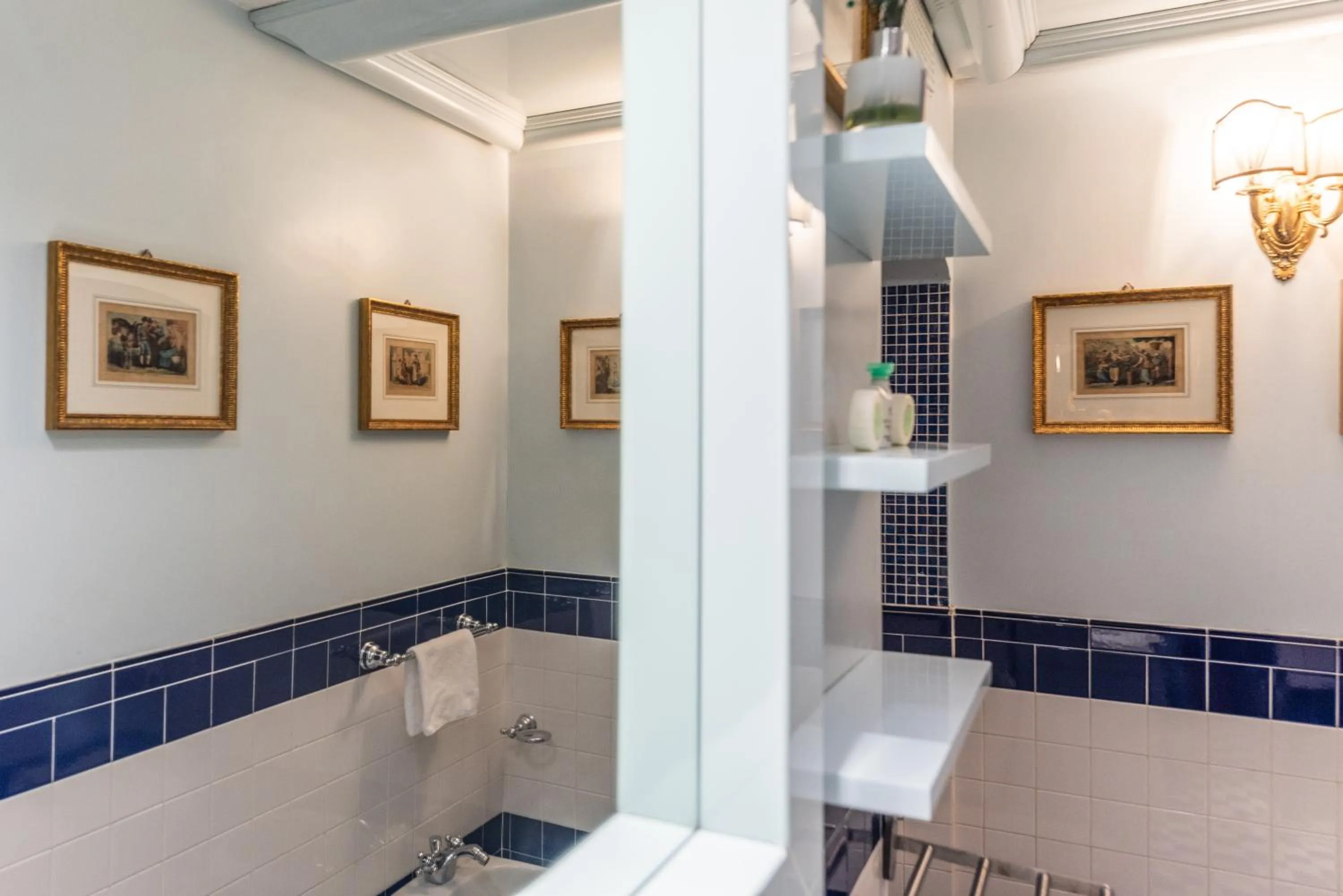 Bathroom in Pantheon Antique Suite