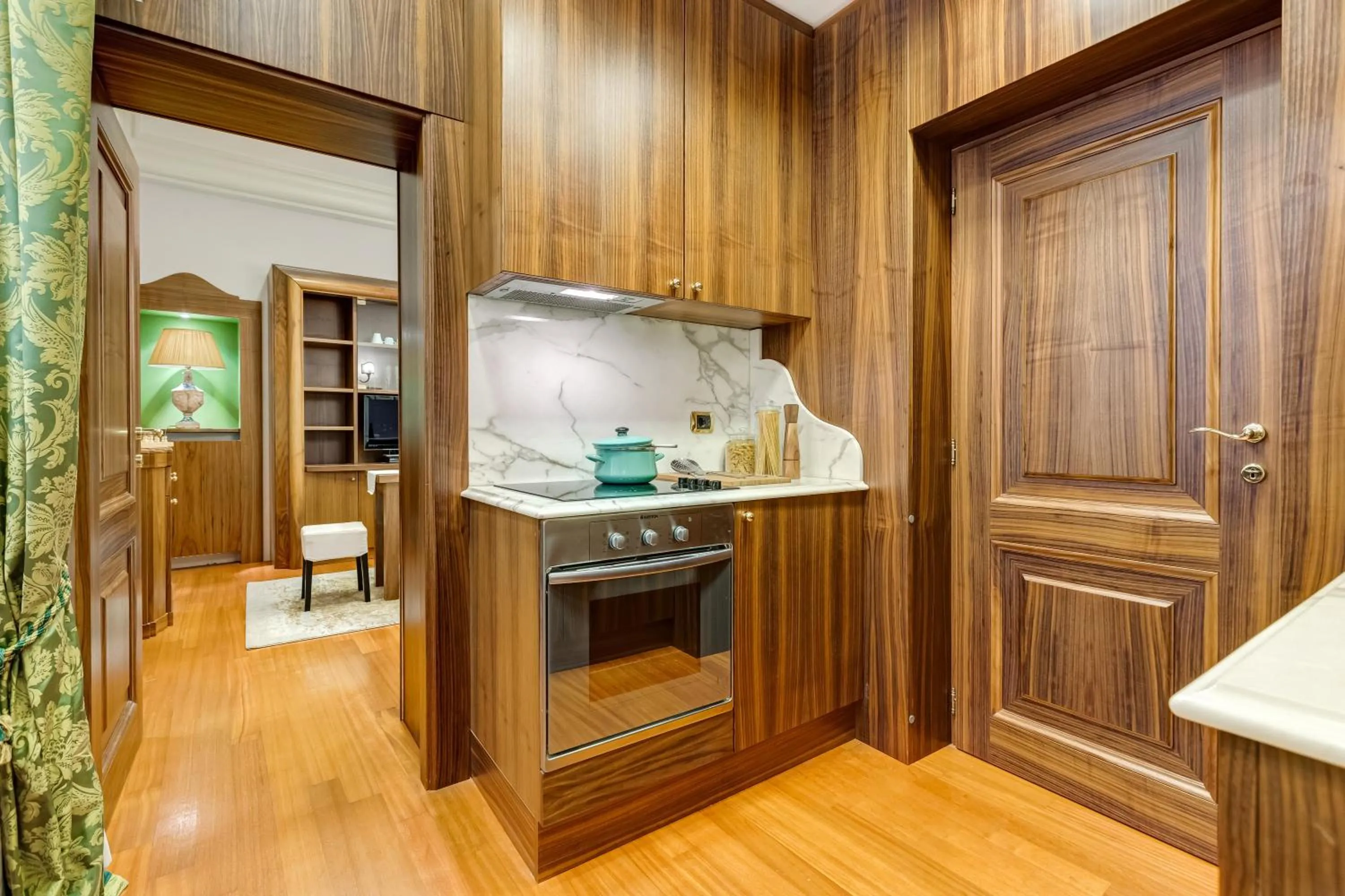 Kitchen or kitchenette in Pantheon Antique Suite