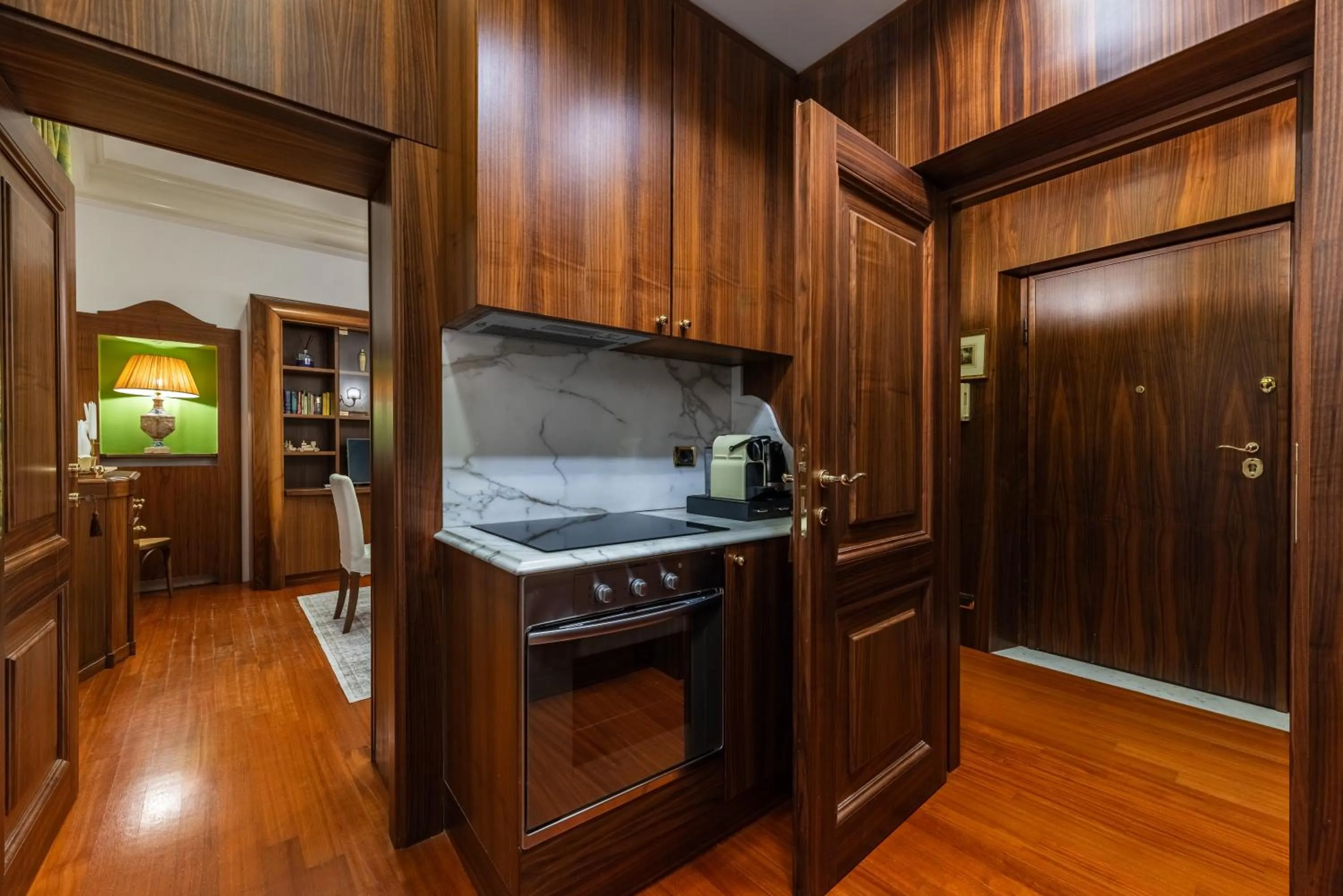 Kitchen or kitchenette in Pantheon Antique Suite