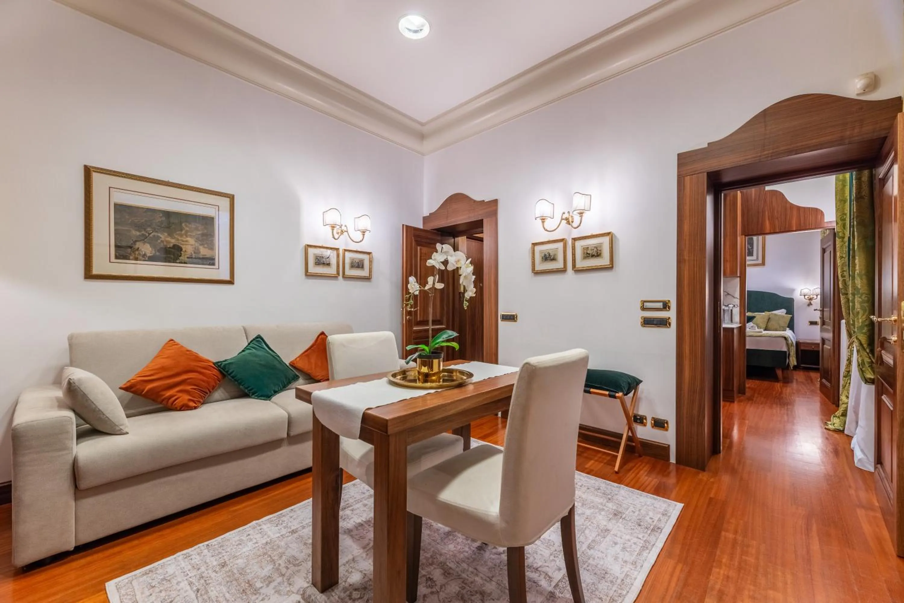 Living room in Pantheon Antique Suite