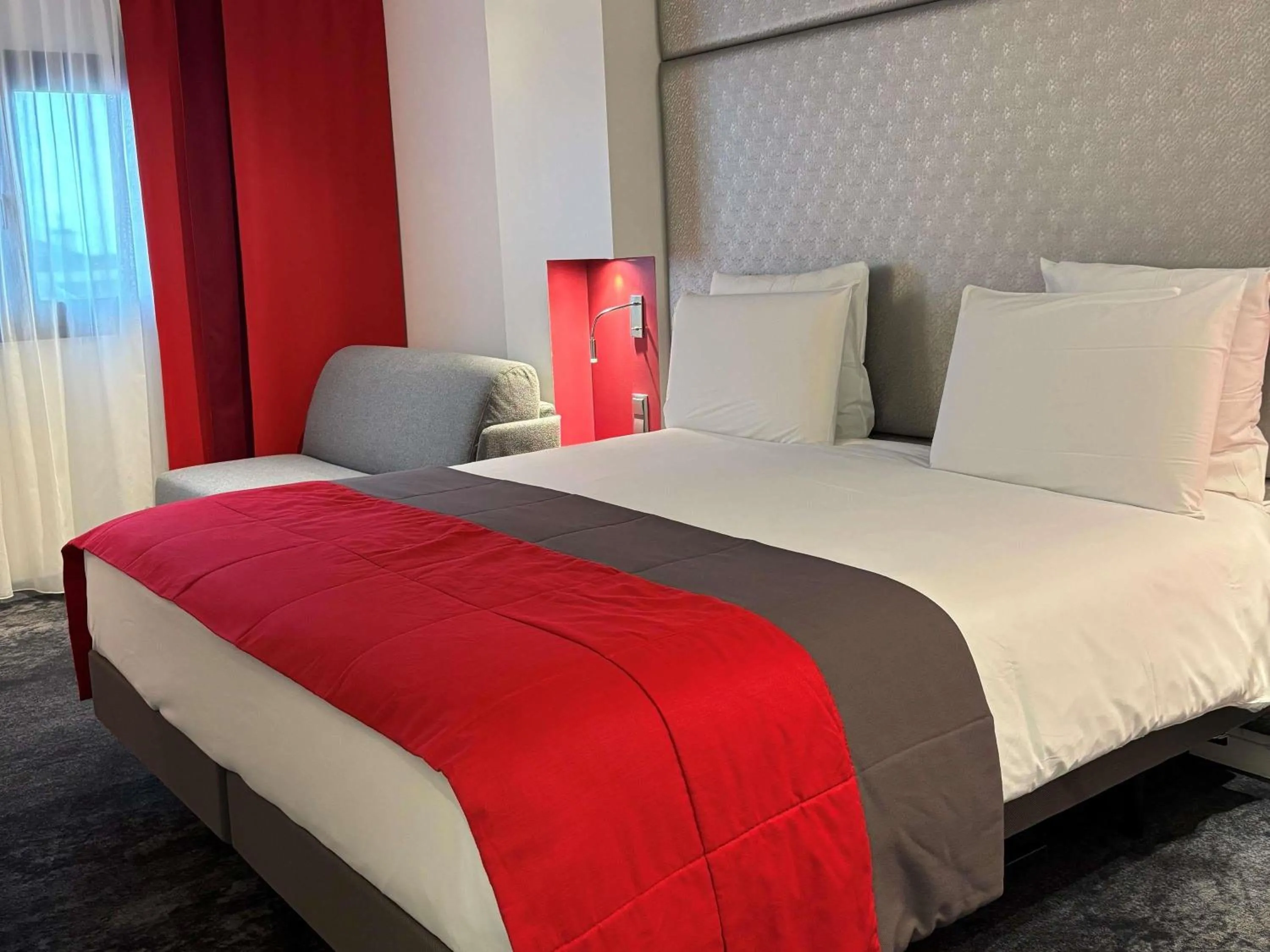 Bedroom, Bed in Mercure Paris Montmartre Sacré Coeur