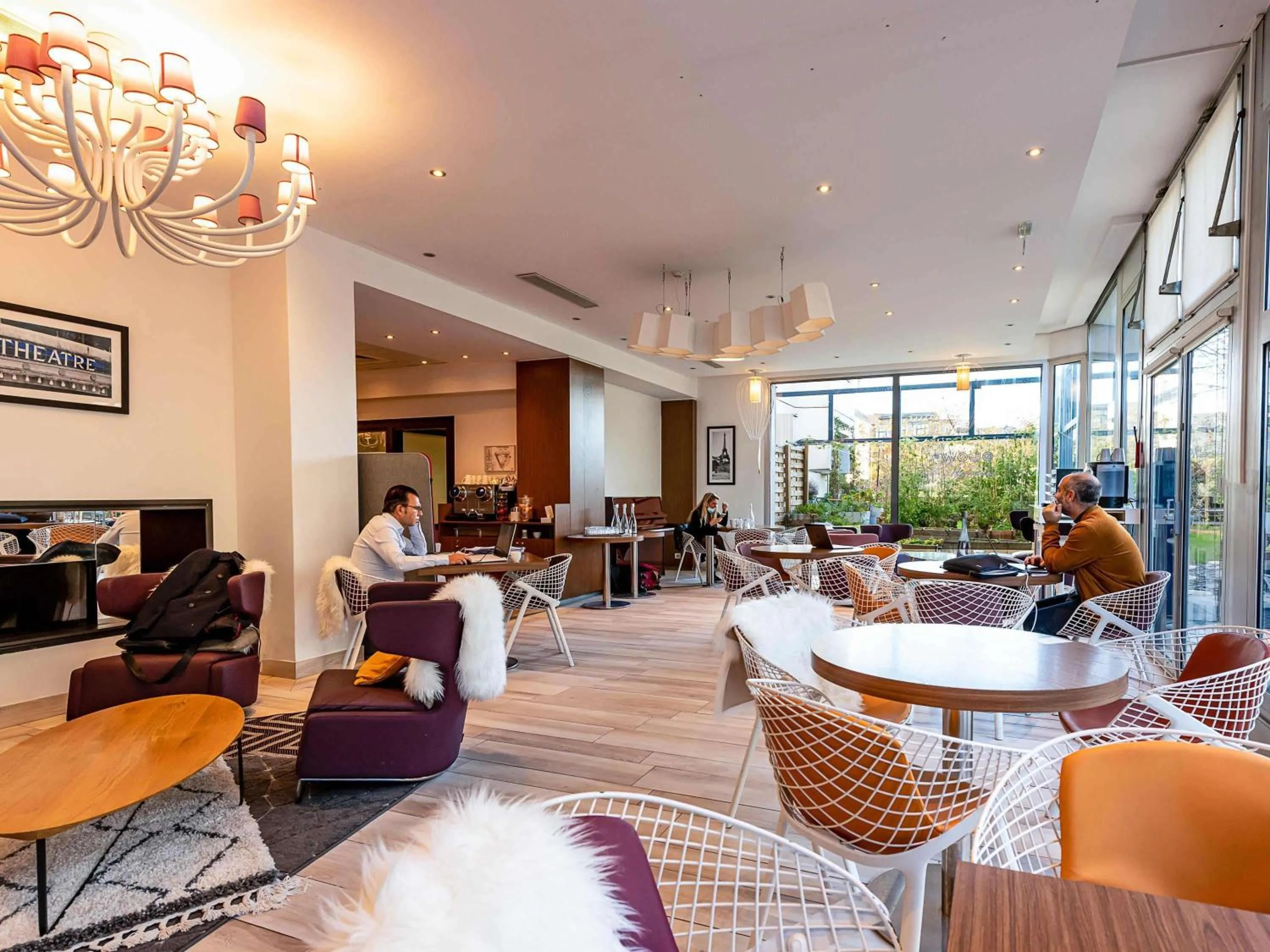 Restaurant/places to eat in Mercure Paris Montmartre Sacré Coeur