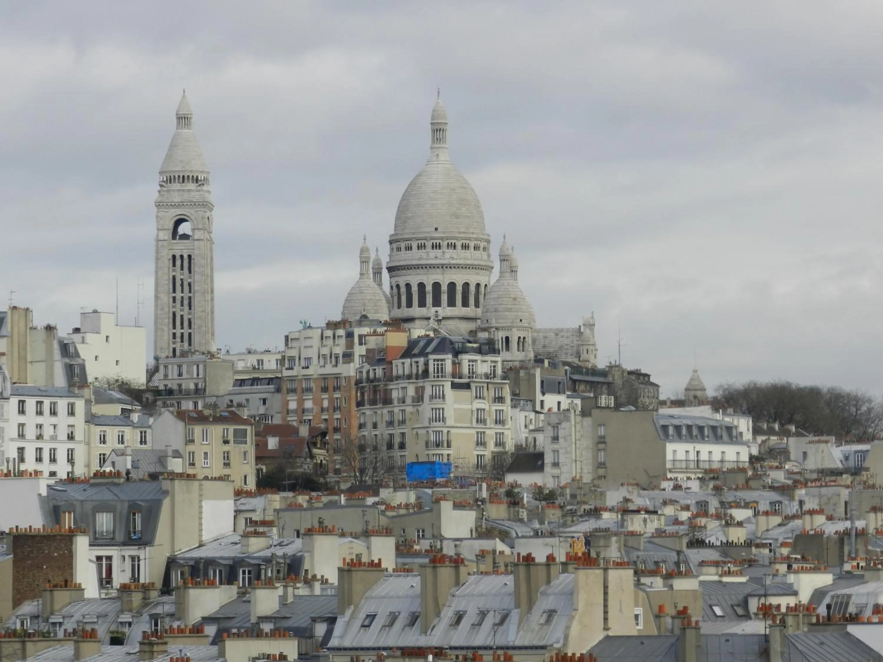 Photo of the whole room in Mercure Paris Montmartre Sacré Coeur
