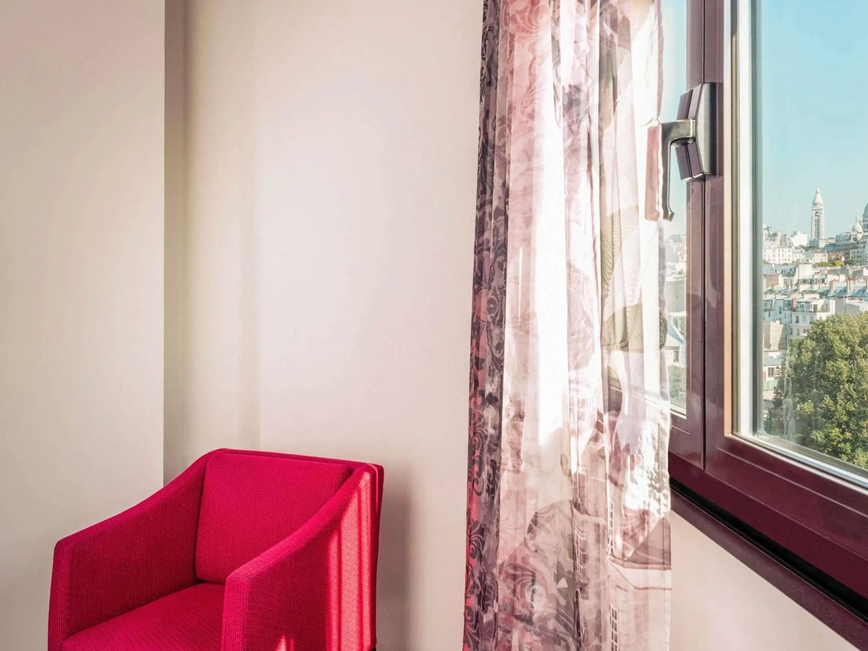 Bedroom in Mercure Paris Montmartre Sacré Coeur Bedroom in Mercure Paris Montmartre Sacré Coeur