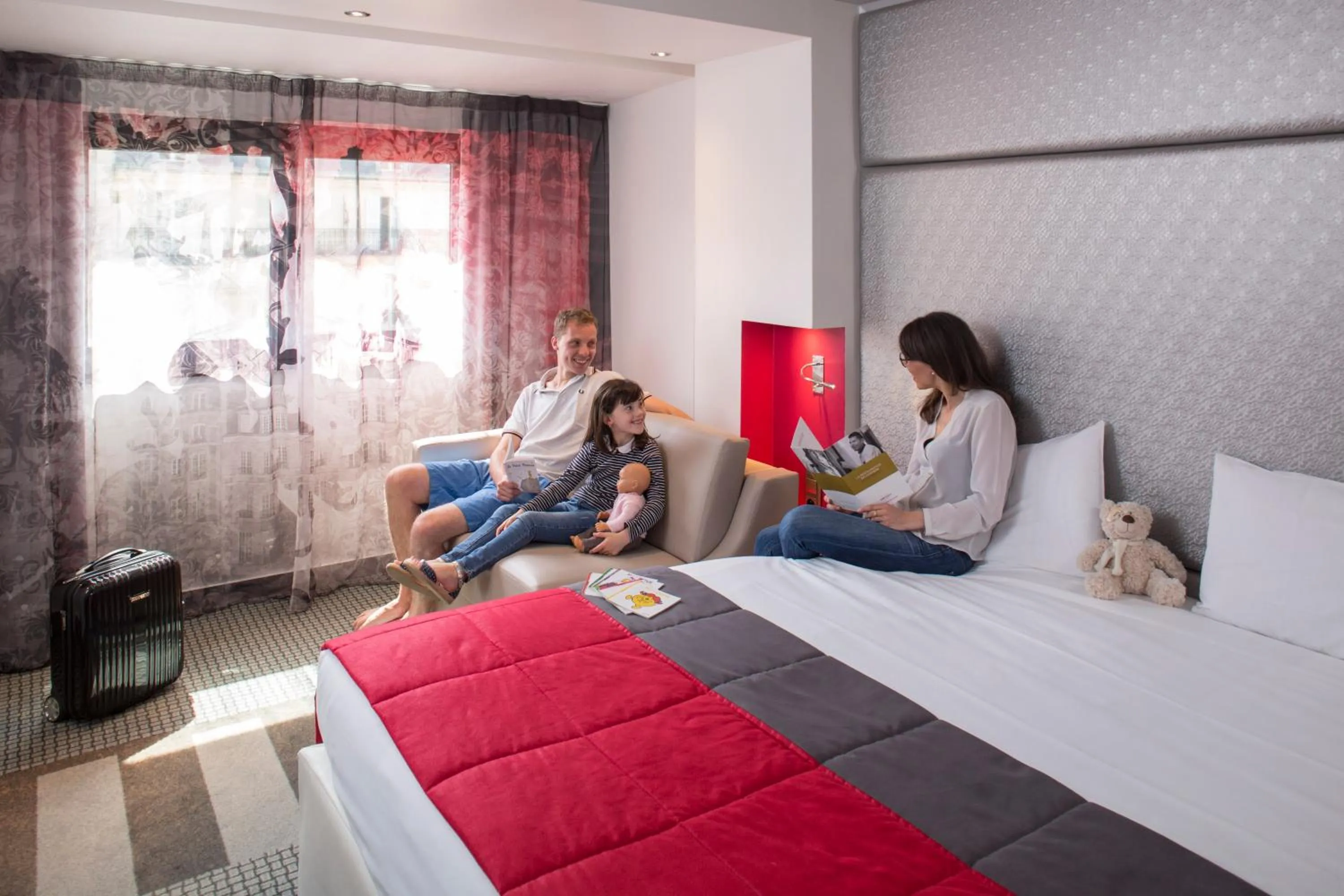 Day, Bed in Mercure Paris Montmartre Sacré Coeur