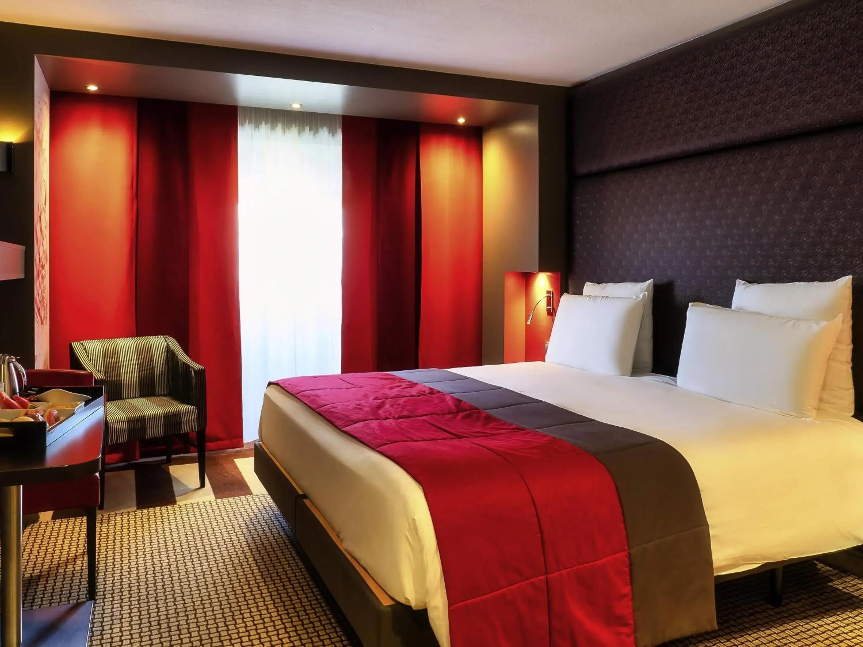 Bedroom, Bed in Mercure Paris Montmartre Sacré Coeur Bedroom, Bed in Mercure Paris Montmartre Sacré Coeur