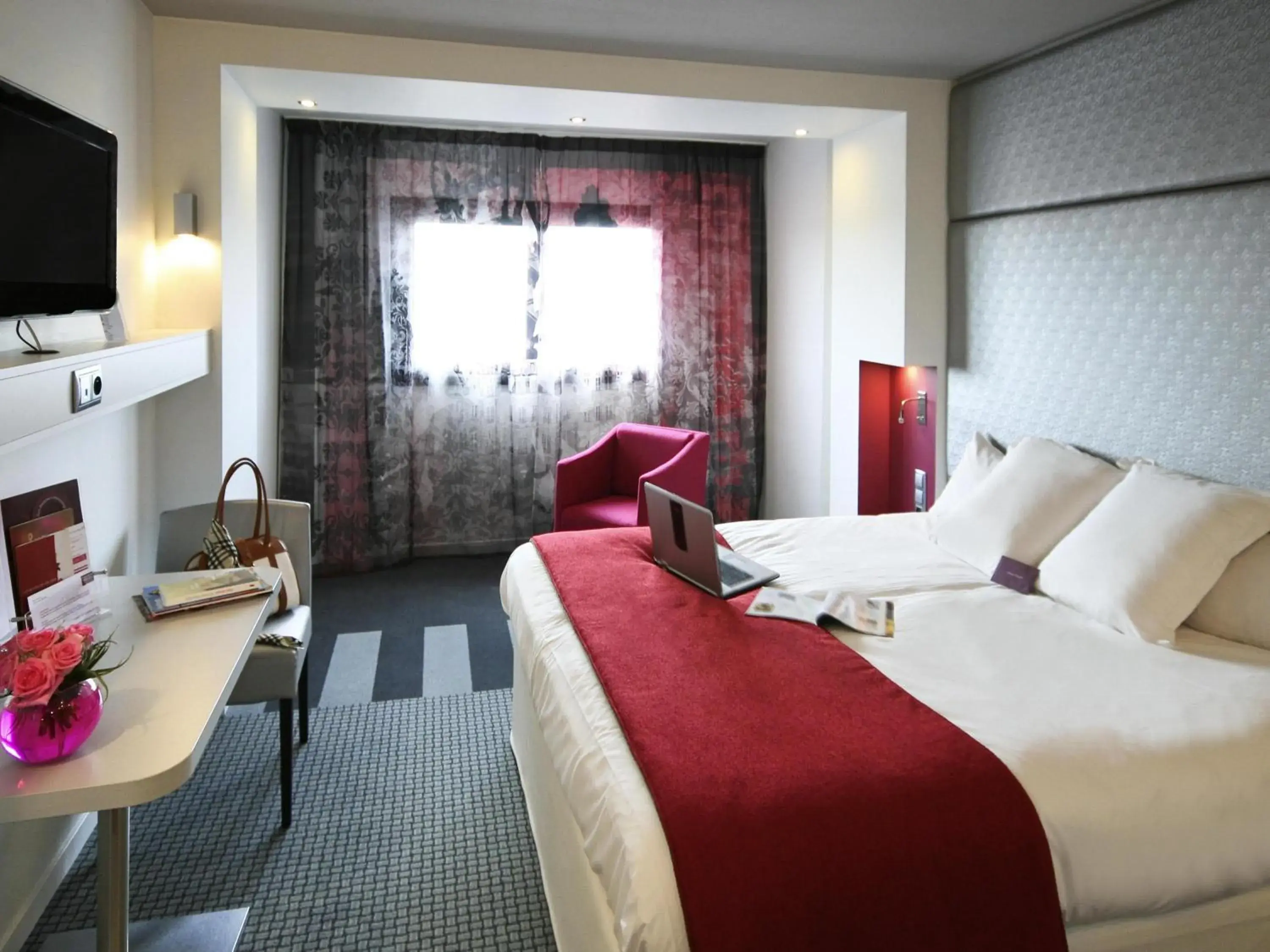 Bedroom, Bed in Mercure Paris Montmartre Sacré Coeur Bedroom, Bed in Mercure Paris Montmartre Sacré Coeur