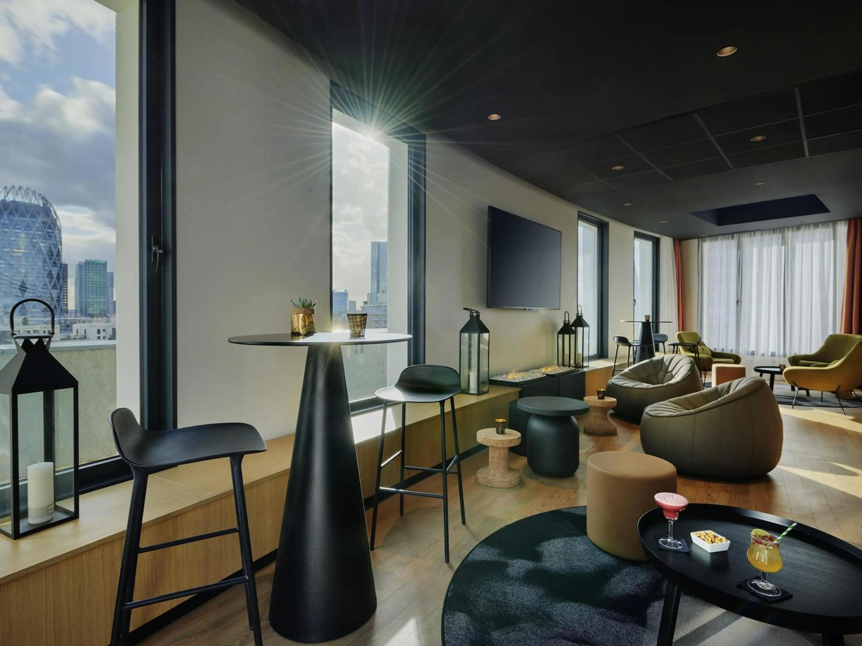 Restaurant/places to eat in Mercure Paris La Défense