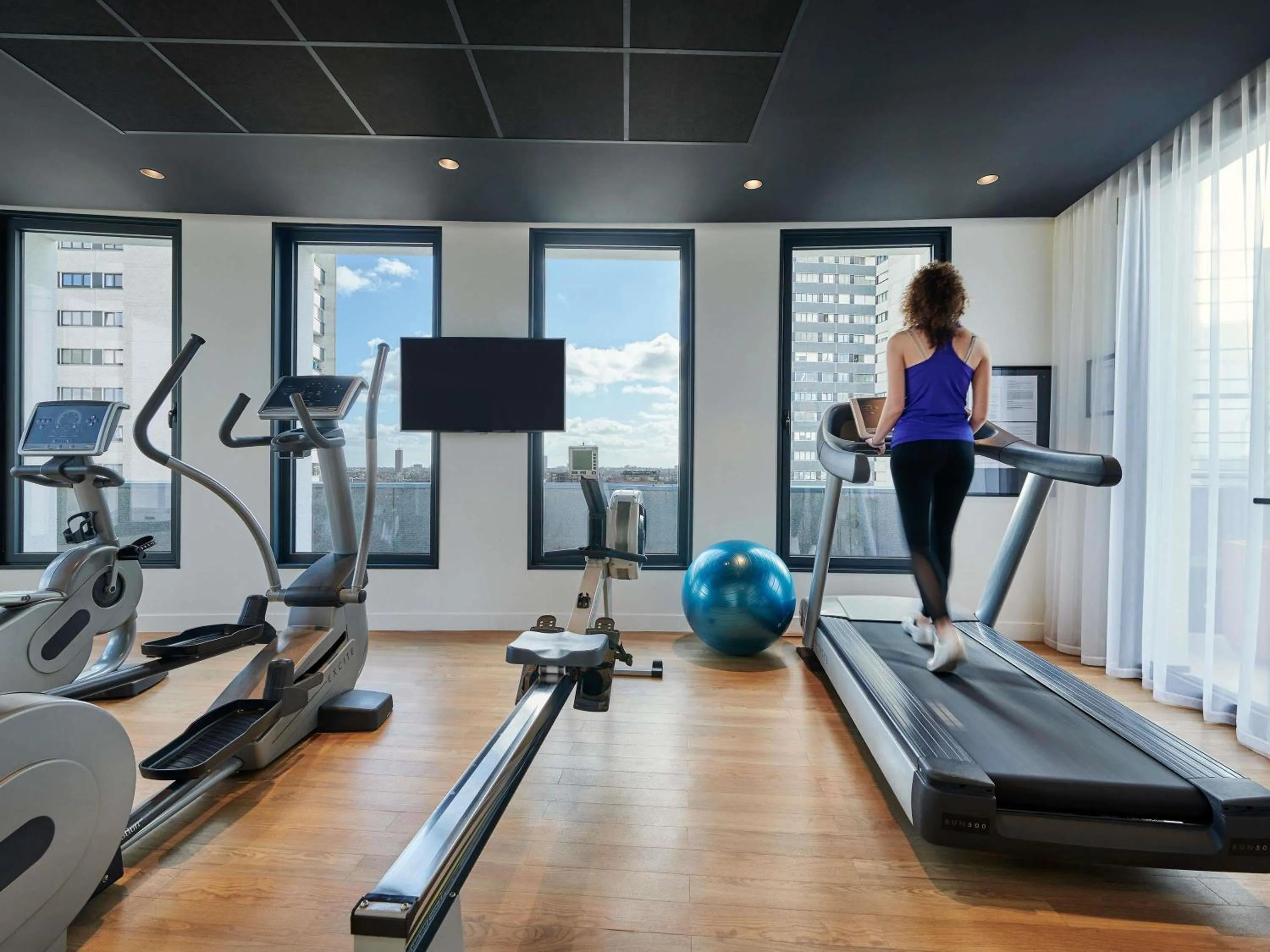 Fitness centre/facilities in Mercure Paris La Défense