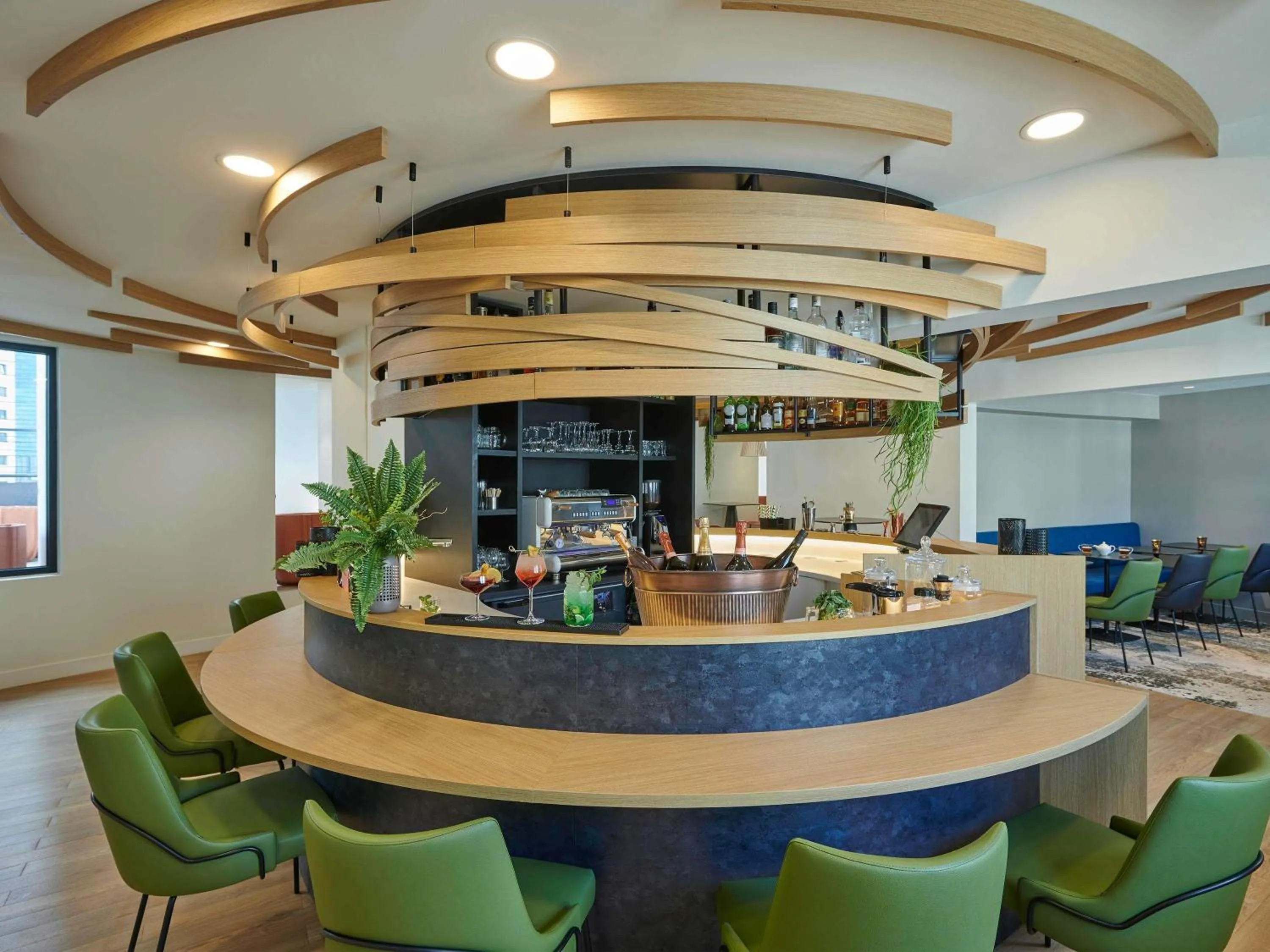 Lounge or bar in Mercure Paris La Défense