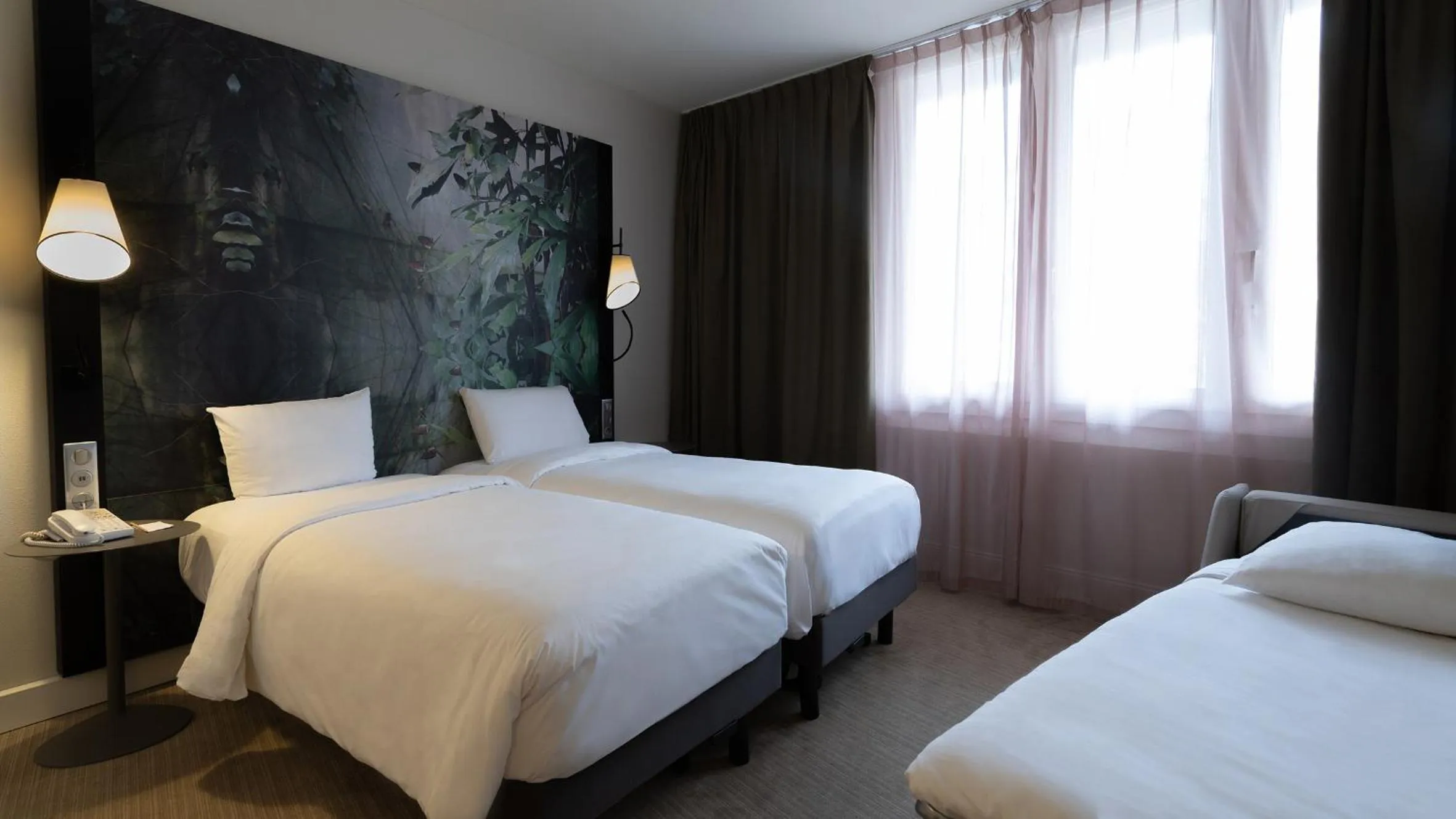 Bed in Mercure Paris La Défense