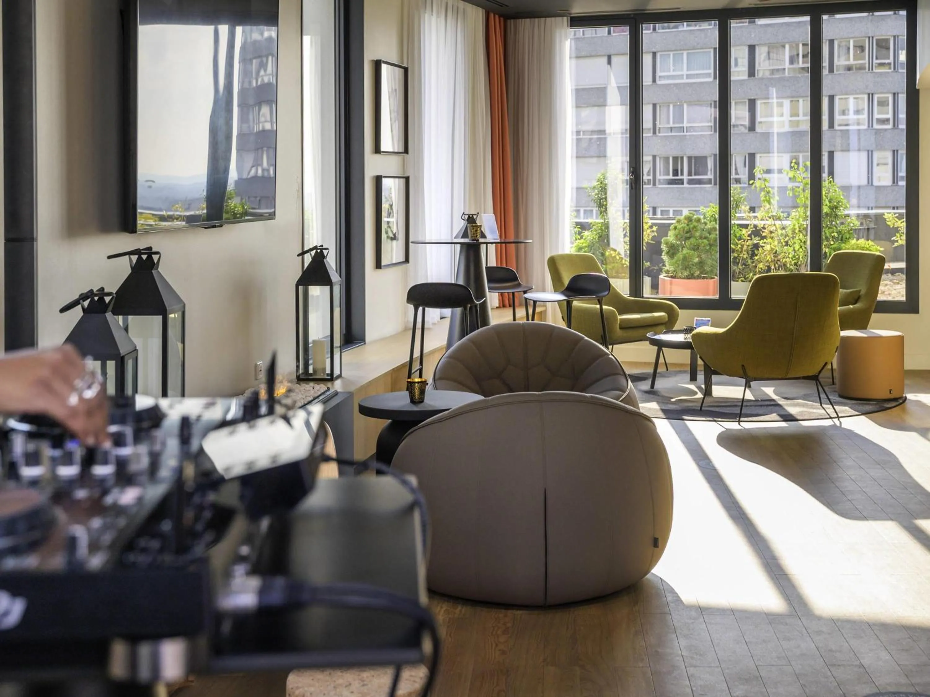 Restaurant/places to eat in Mercure Paris La Défense