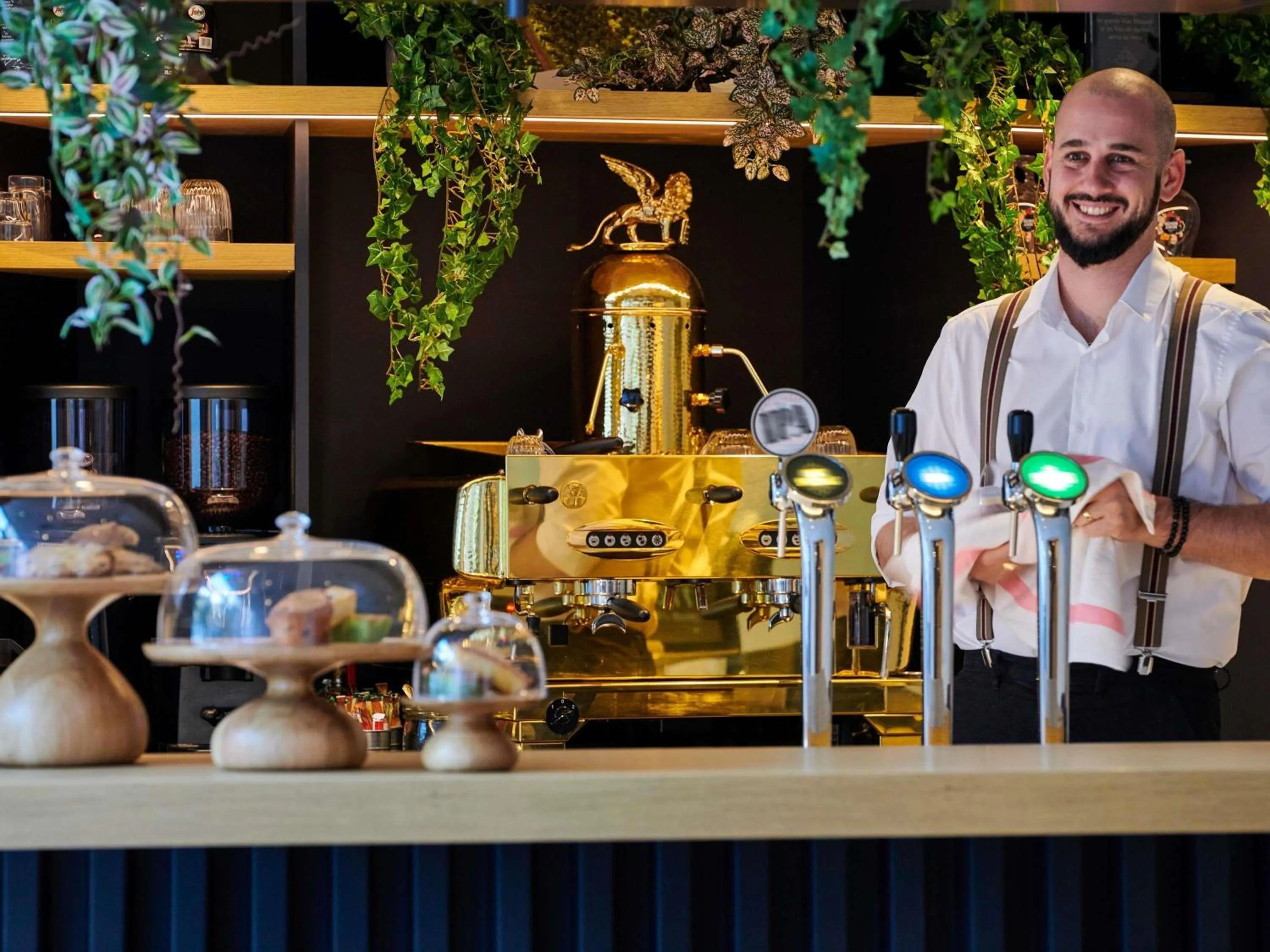 Lounge or bar in Mercure Paris La Défense