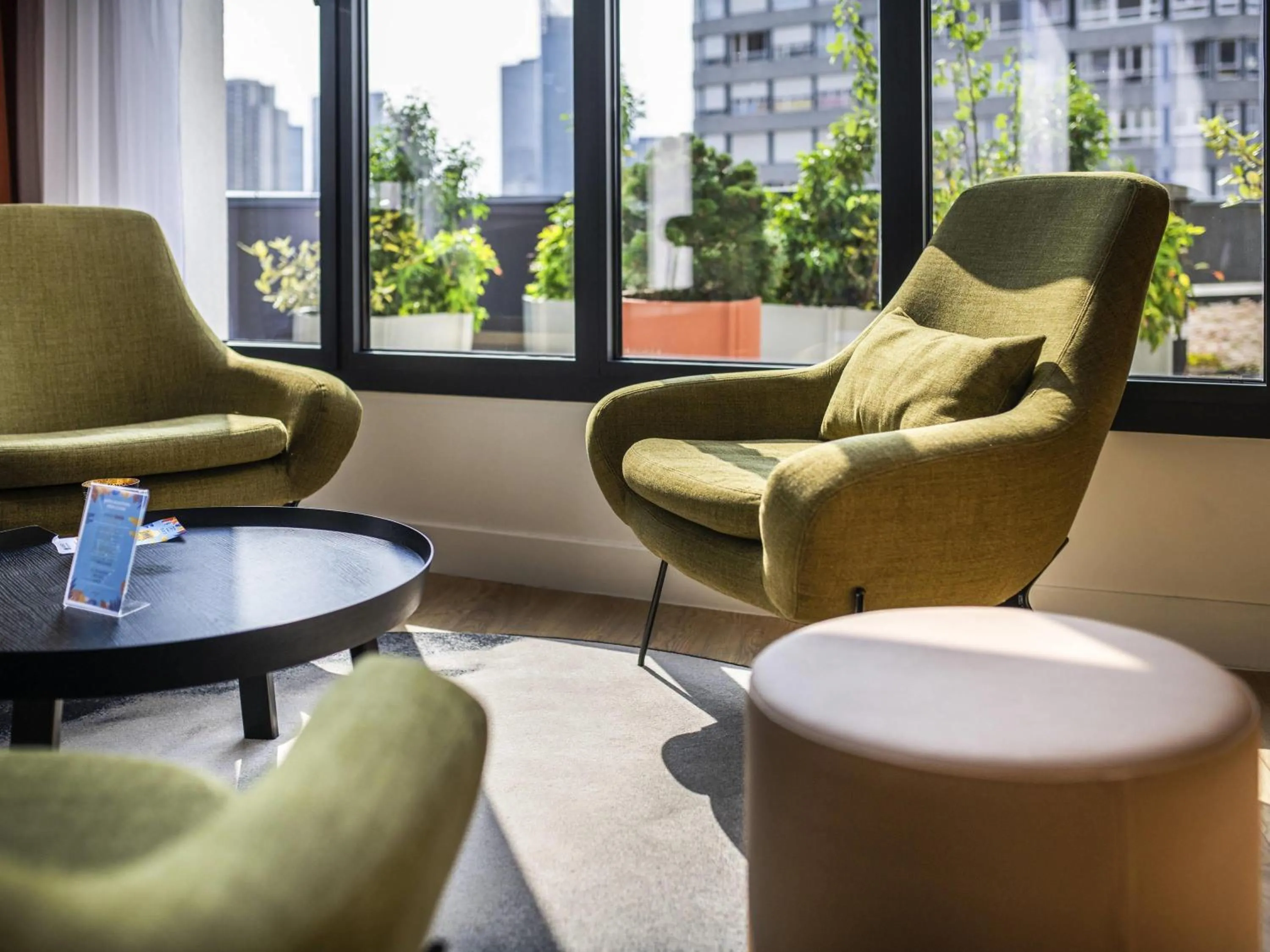 Restaurant/places to eat in Mercure Paris La Défense