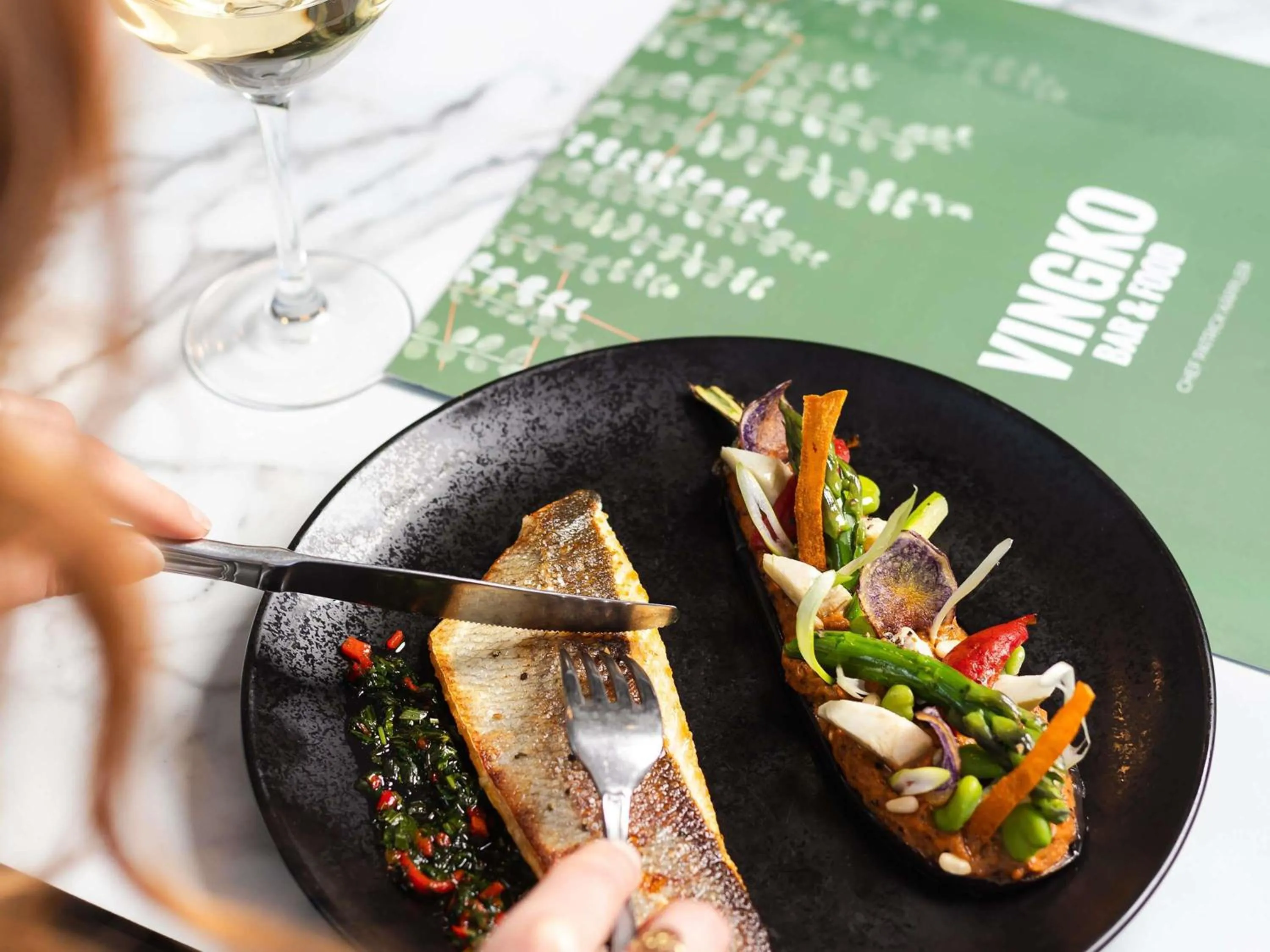 Restaurant/places to eat in Mercure Paris La Défense