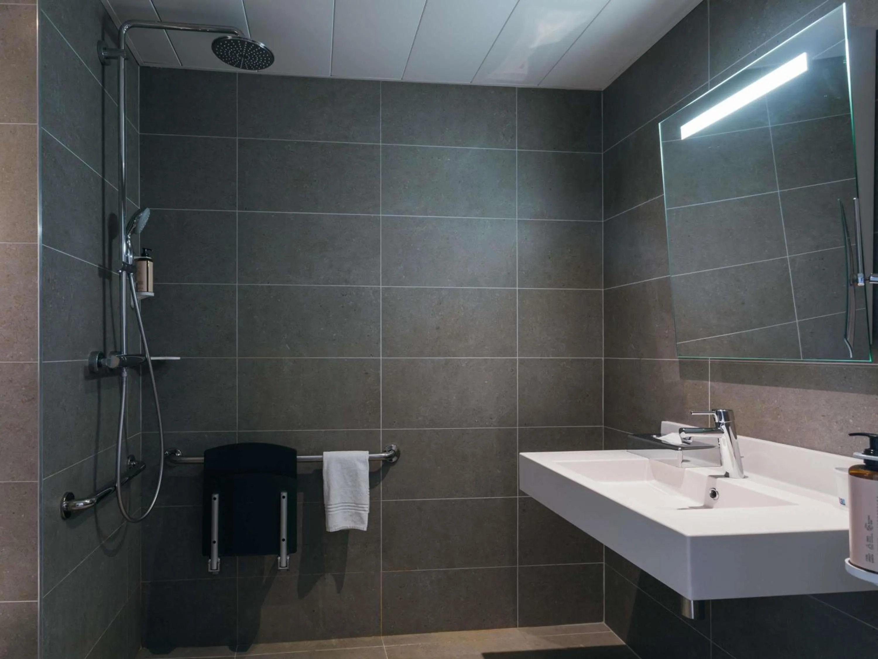 Bedroom in Mercure Paris La Défense