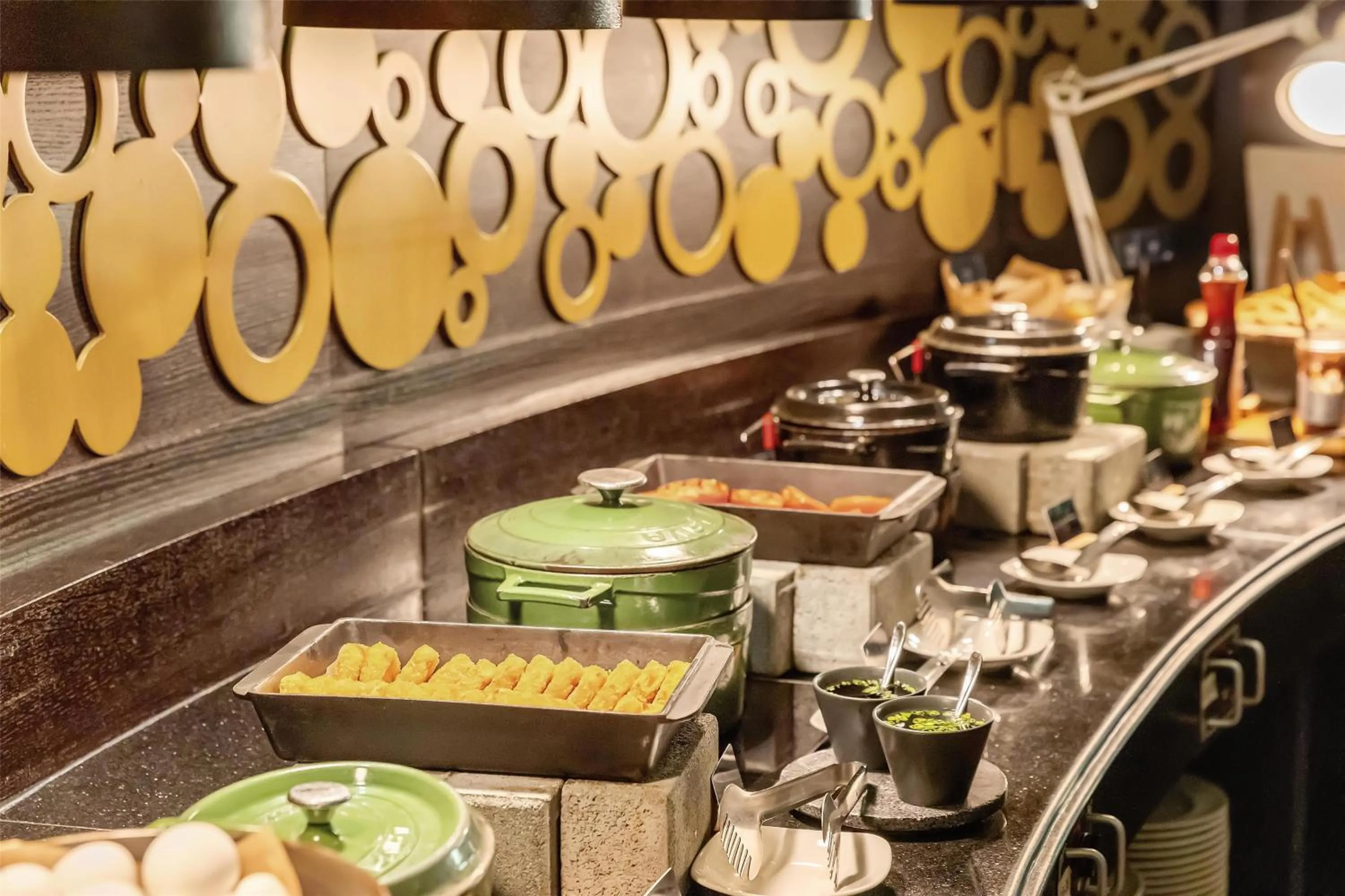 Food and drinks in Radisson Blu Hotel, Dubai Canal View