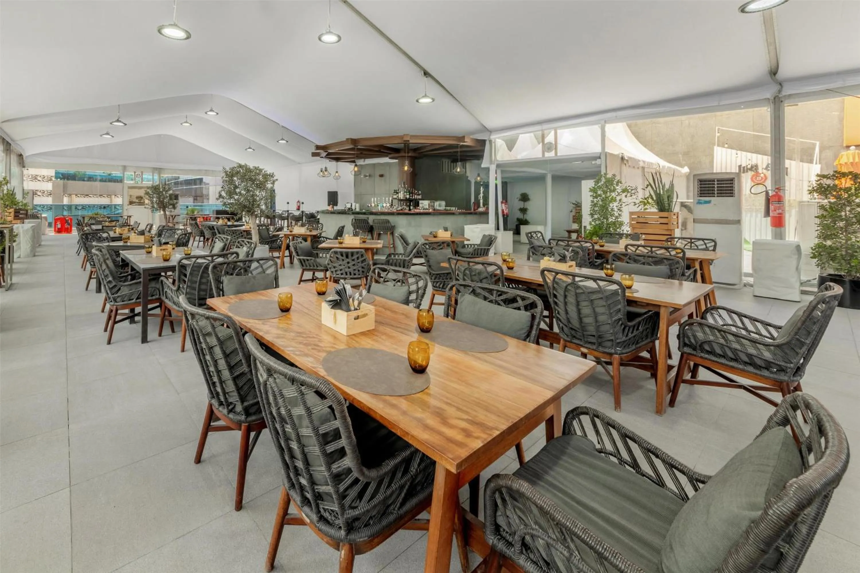 Lounge or bar in Radisson Blu Hotel, Dubai Canal View