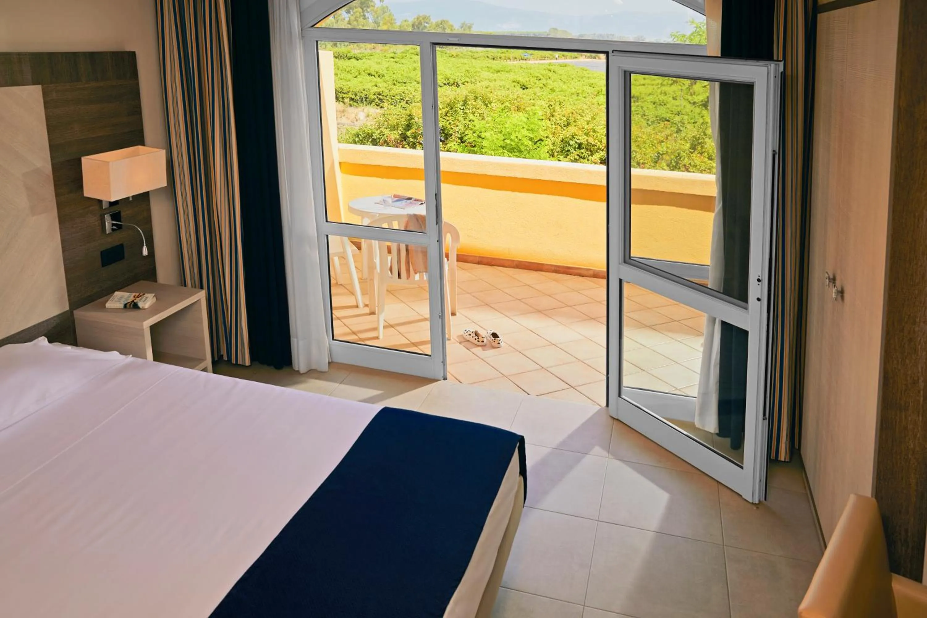 Balcony/Terrace, Bed in TUI MAGIC LIFE Calabria - All Inclusive