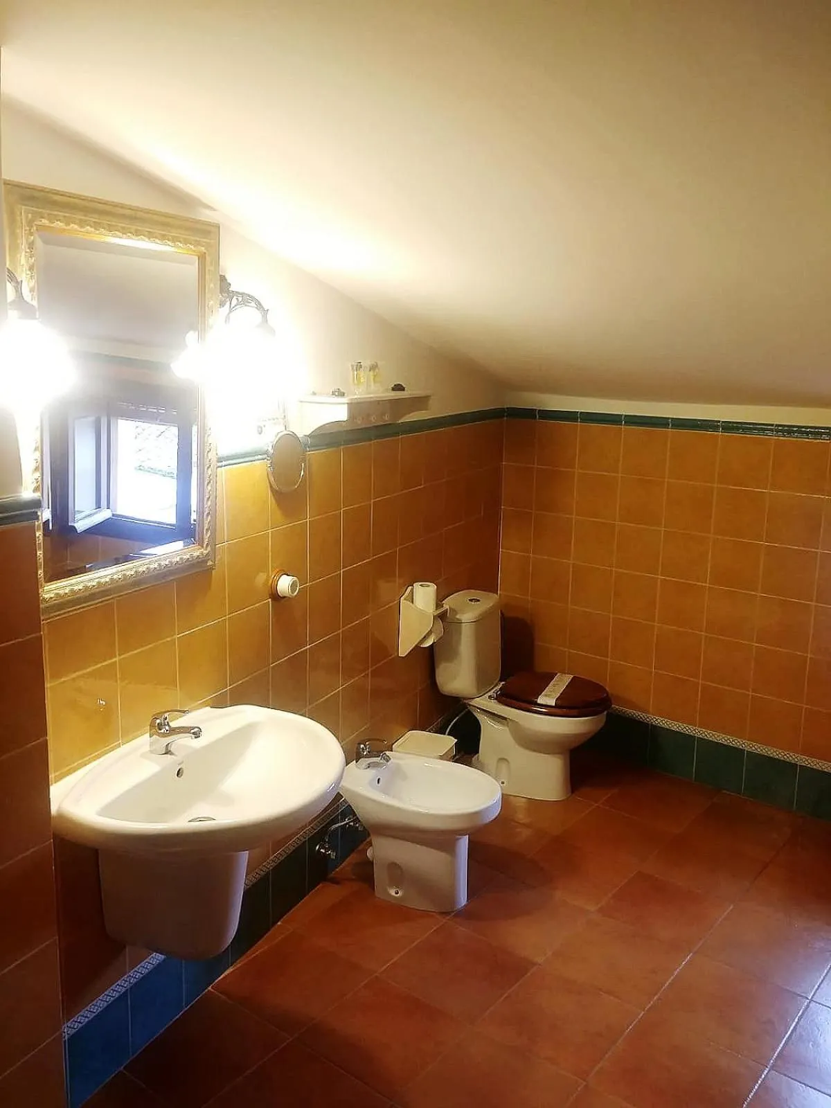 Bathroom in La Troje Oropesana