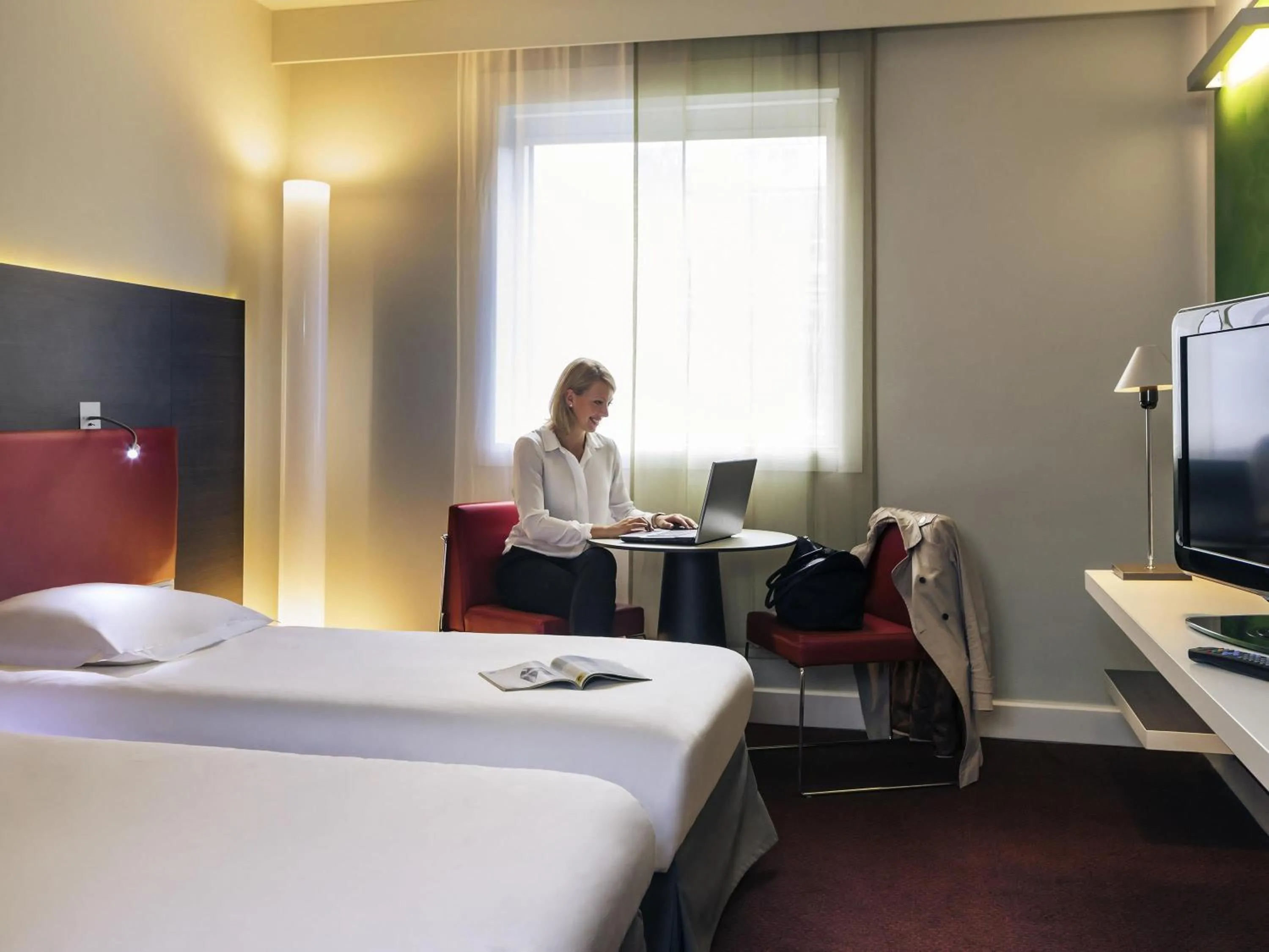 Bedroom, Bed in Mercure Paris la Défense Grande Arche