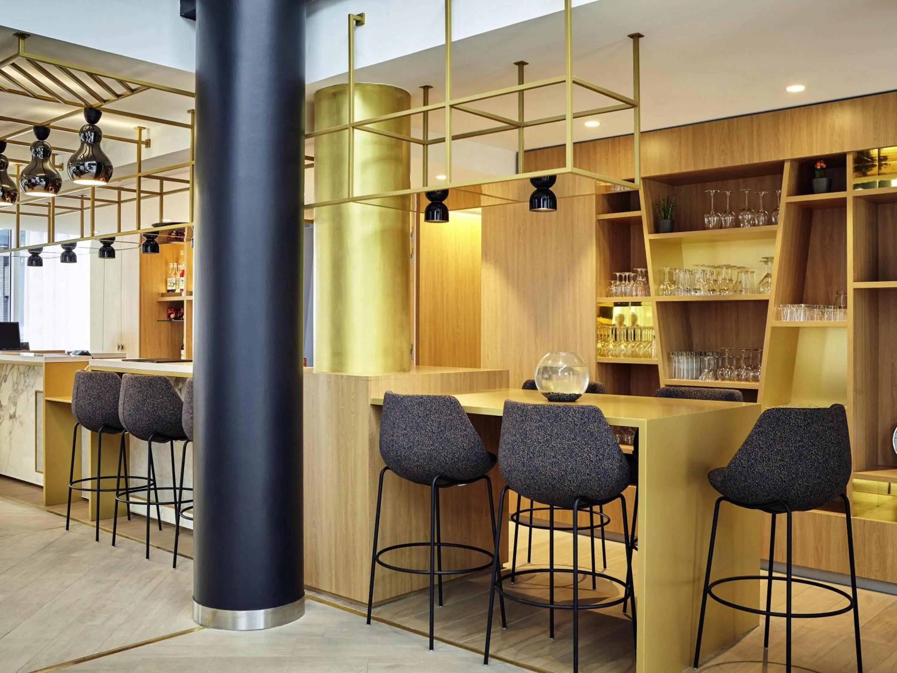 Lounge or bar in Mercure Paris la Défense Grande Arche