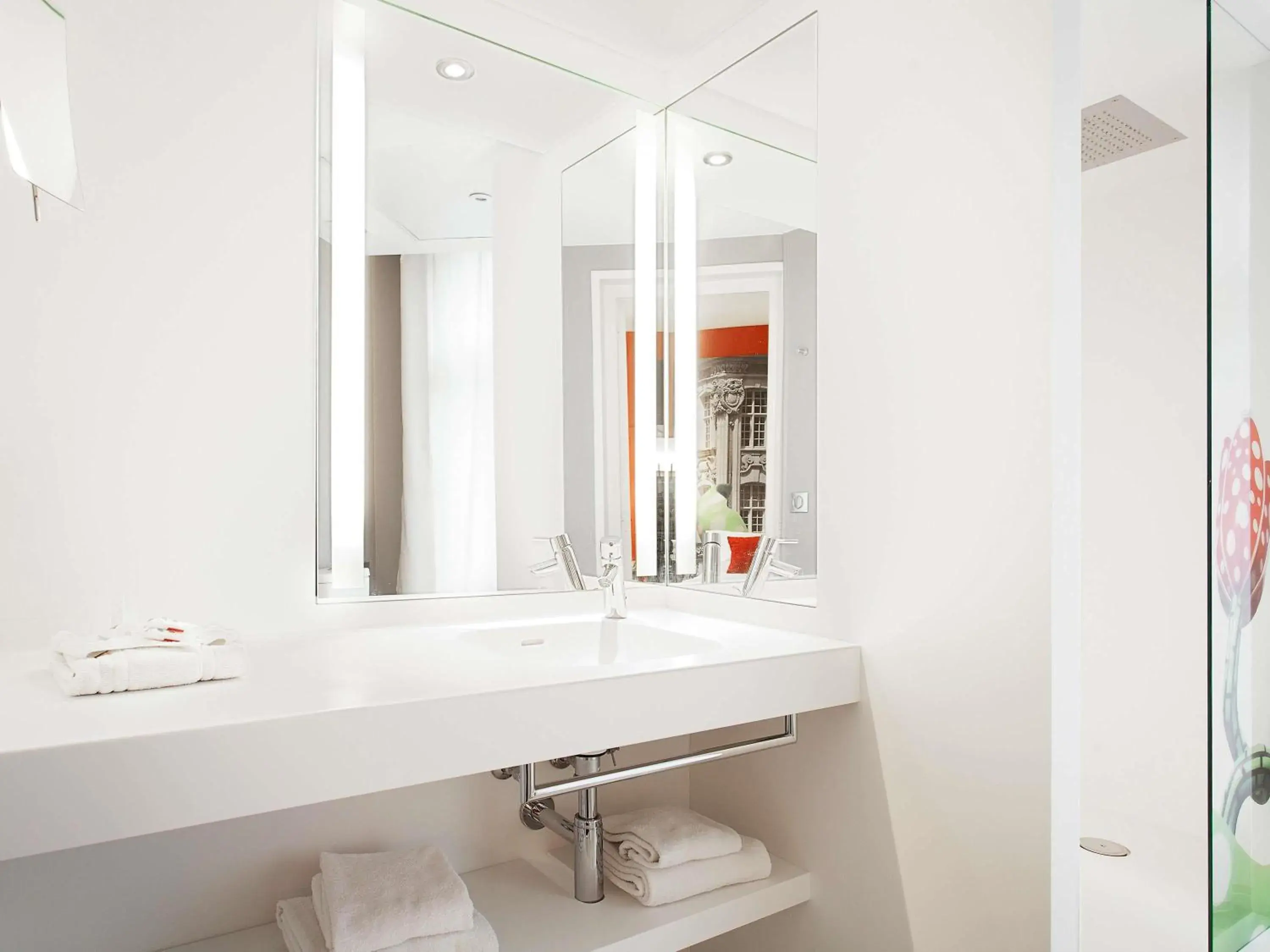 Standard Room With One Single Bed in Mercure Lille Centre Grand Place Standard Room With One Single Bed in Mercure Lille Centre Grand Place