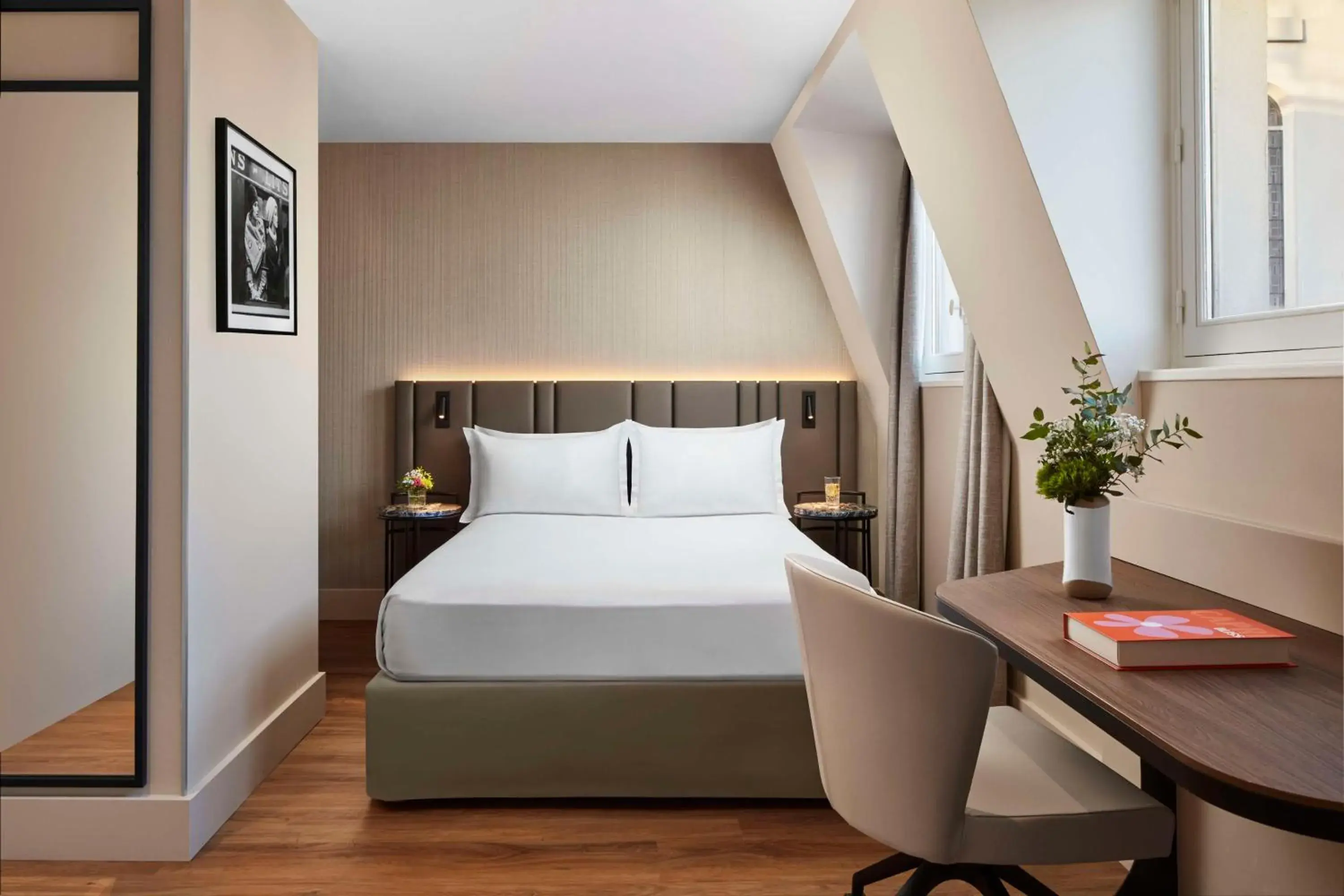 Bedroom, Bed in NH Paris Gare de l'Est Bedroom, Bed in NH Paris Gare de l'Est