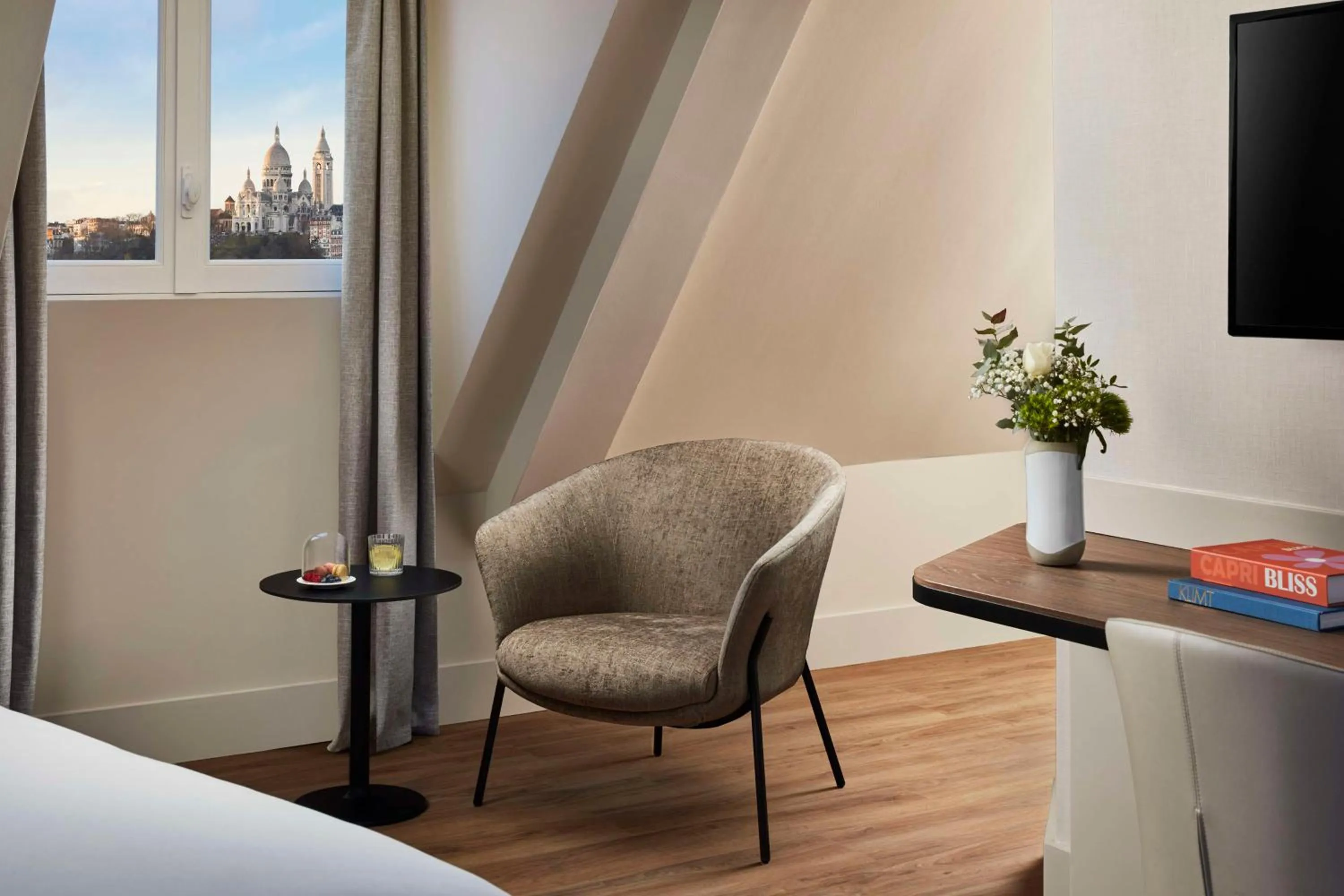 Bedroom in Holiday Inn Paris Gare de l'Est, an IHG Hotel