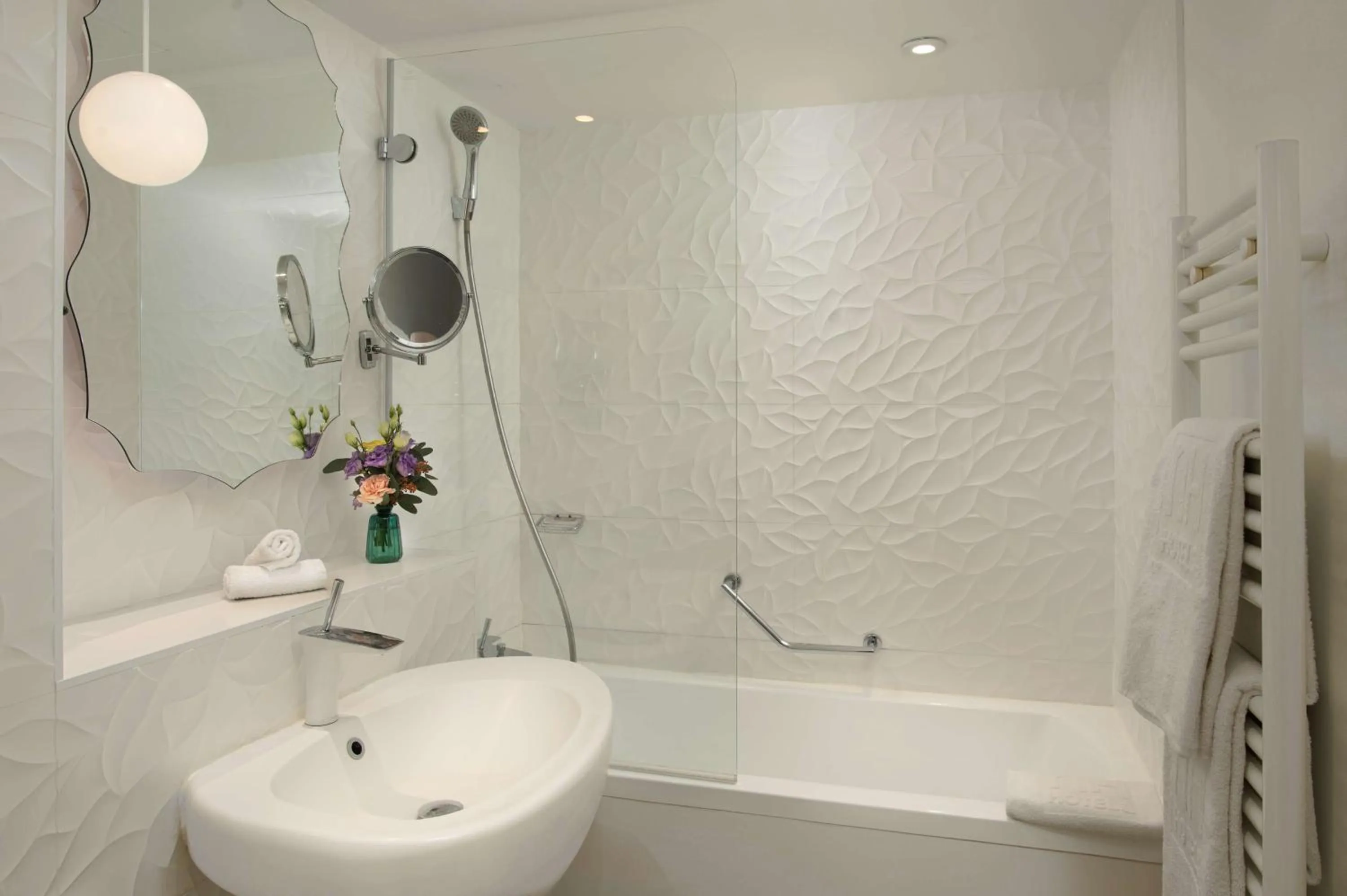 Bathroom in Holiday Inn Paris Gare de l'Est, an IHG Hotel