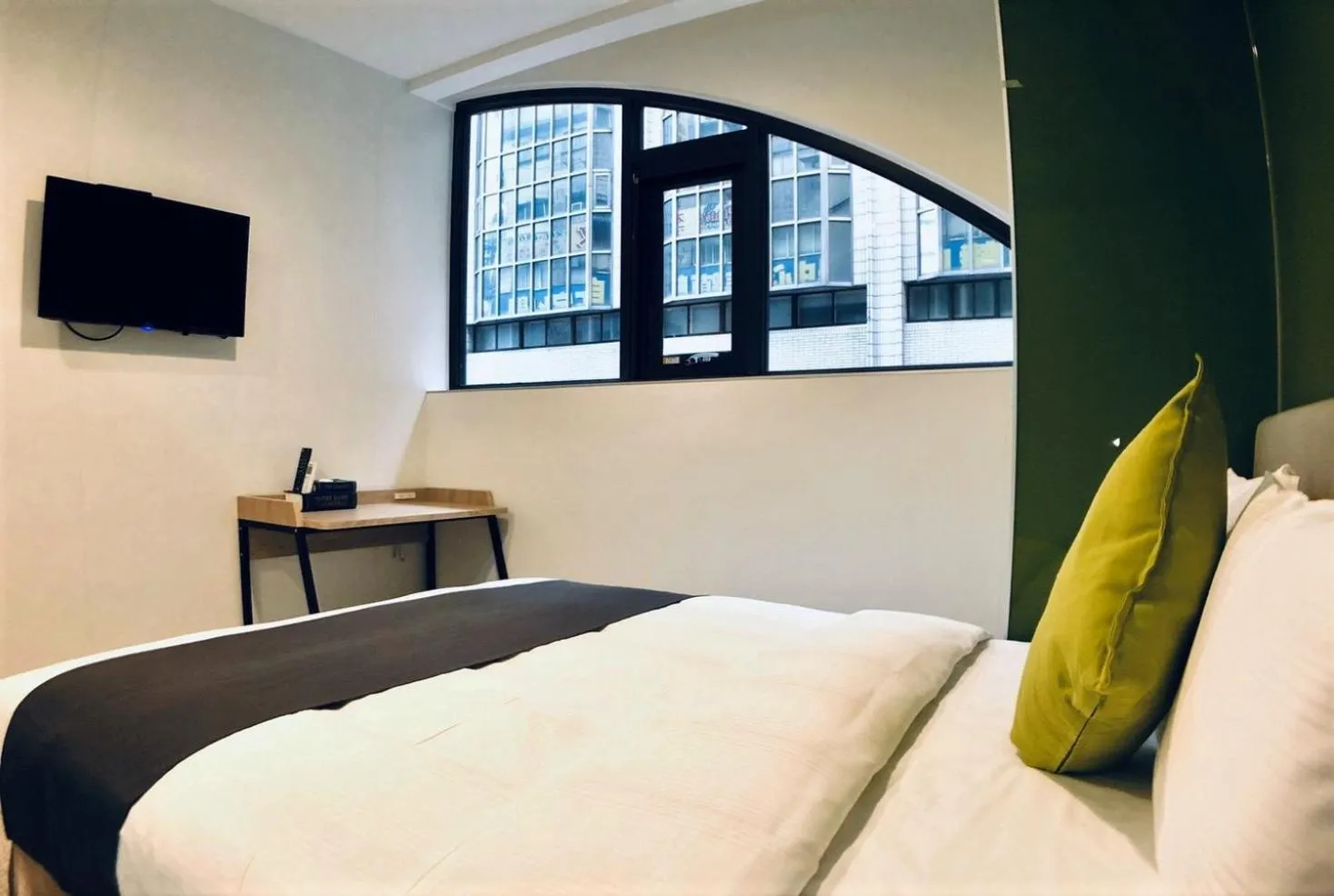 Bed in T.O. Hotel - Taipei station