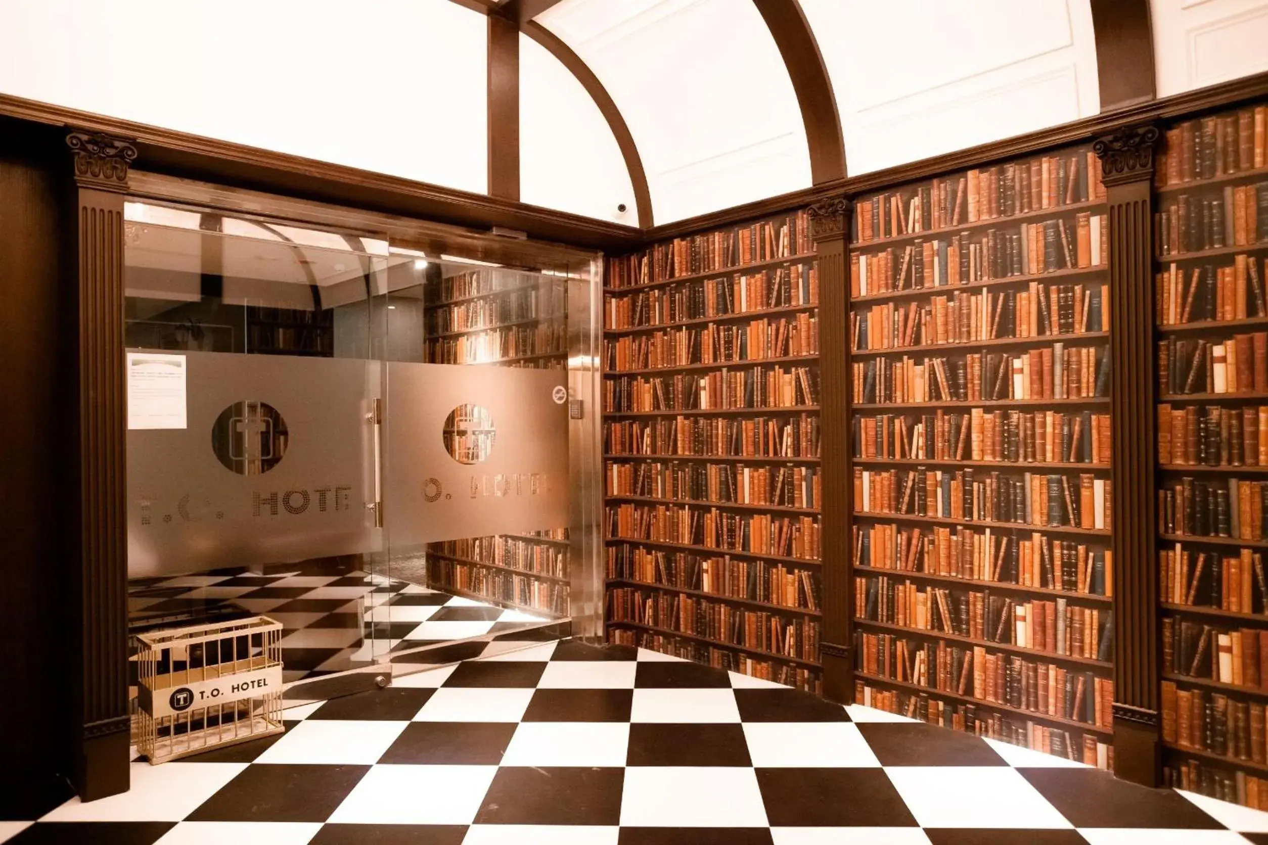 Facade/entrance in T.O. Hotel - Taipei station Facade/entrance in T.O. Hotel - Taipei station