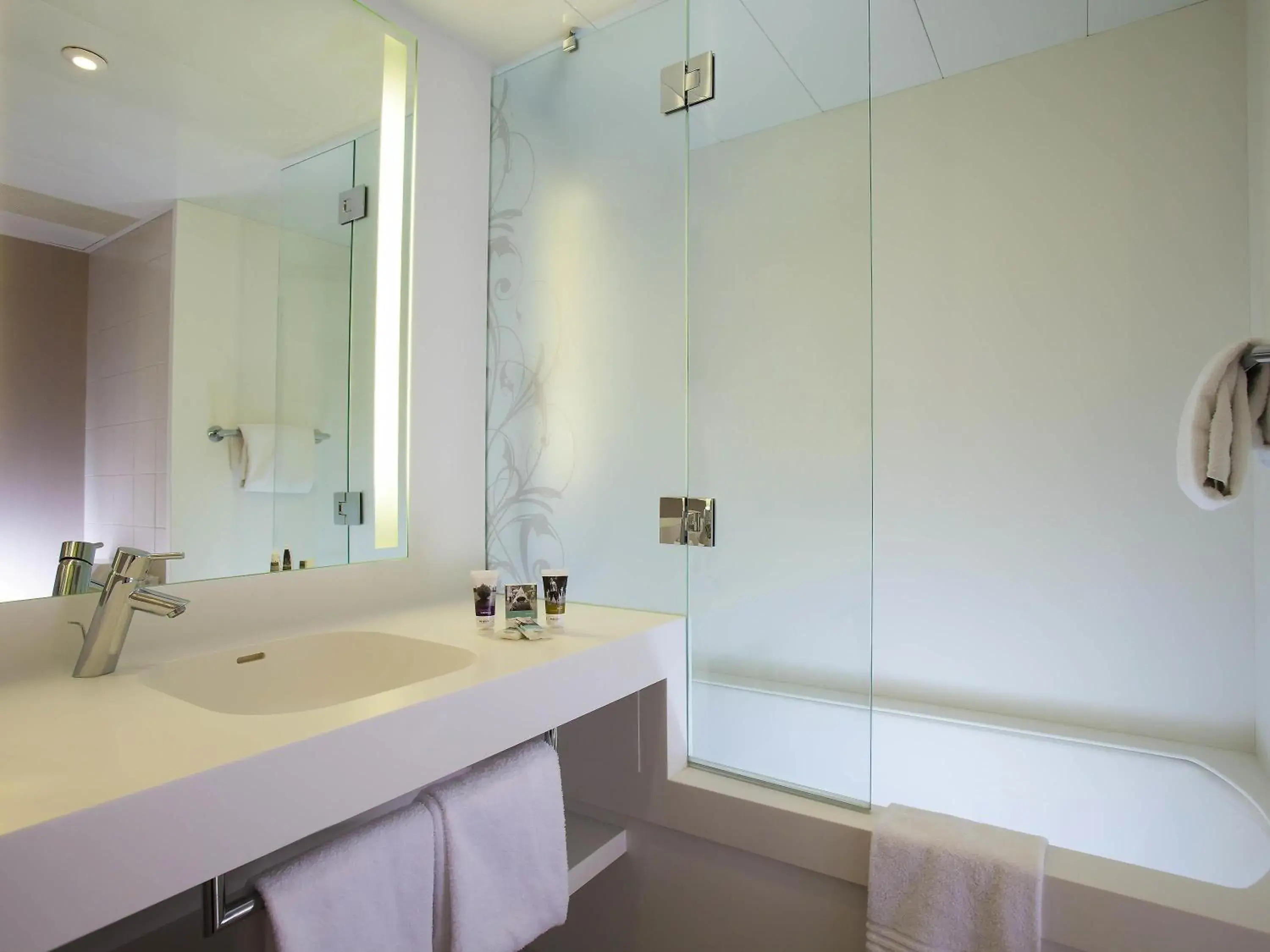 Bedroom in Mercure Strasbourg Centre Bedroom in Mercure Strasbourg Centre