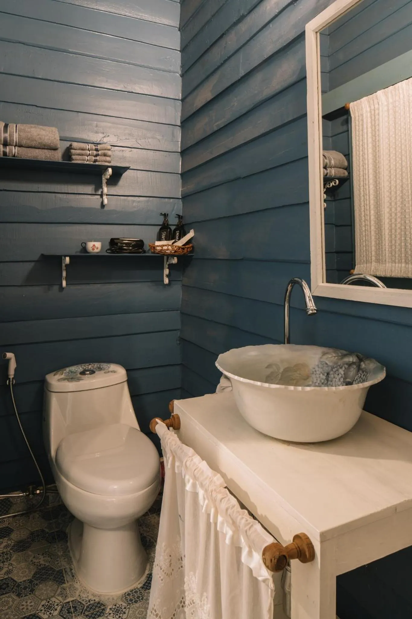 Bathroom in Lhong Yaowarat hostel