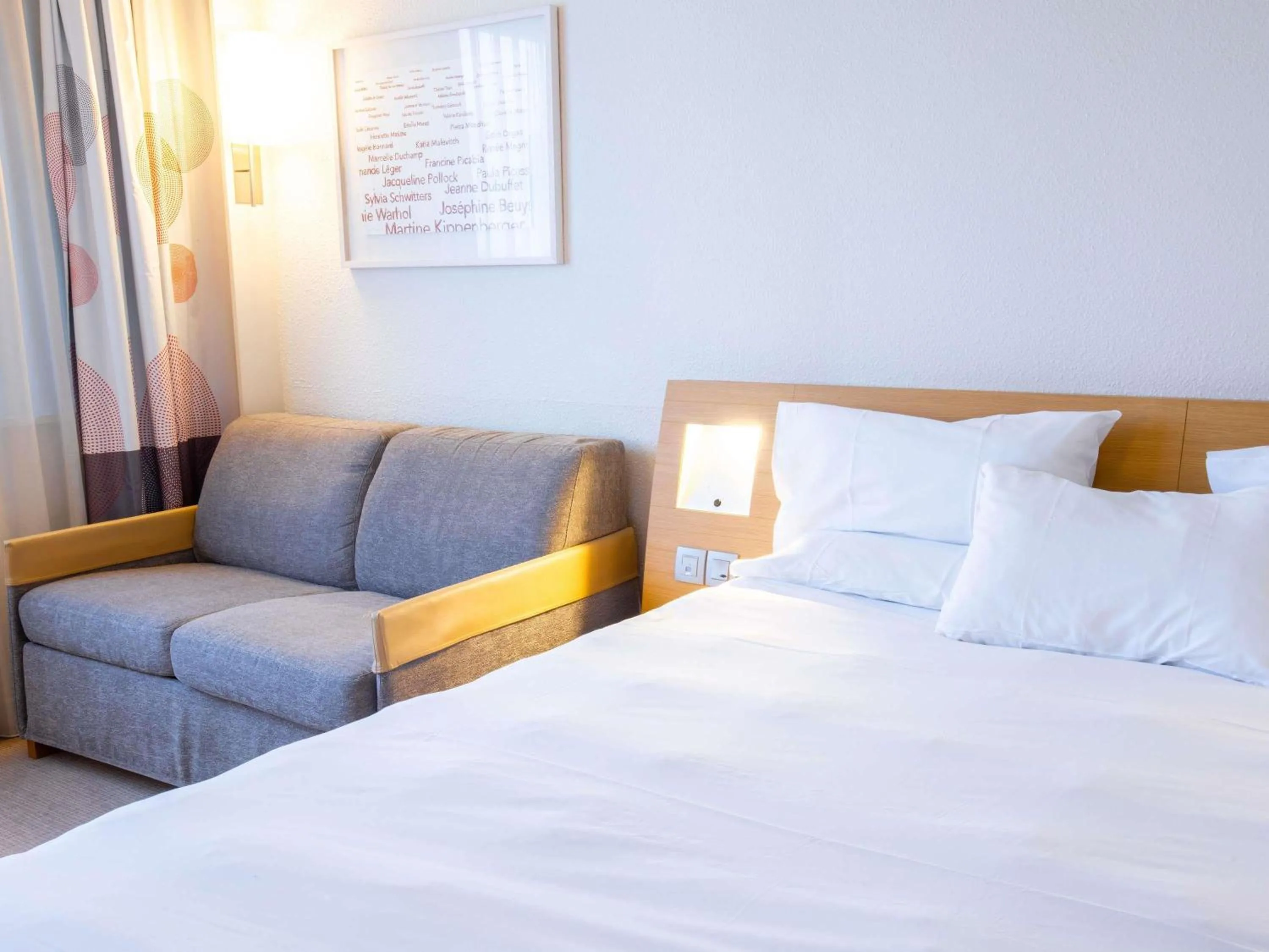 Property building, Bed in Novotel Mulhouse Bâle Fribourg