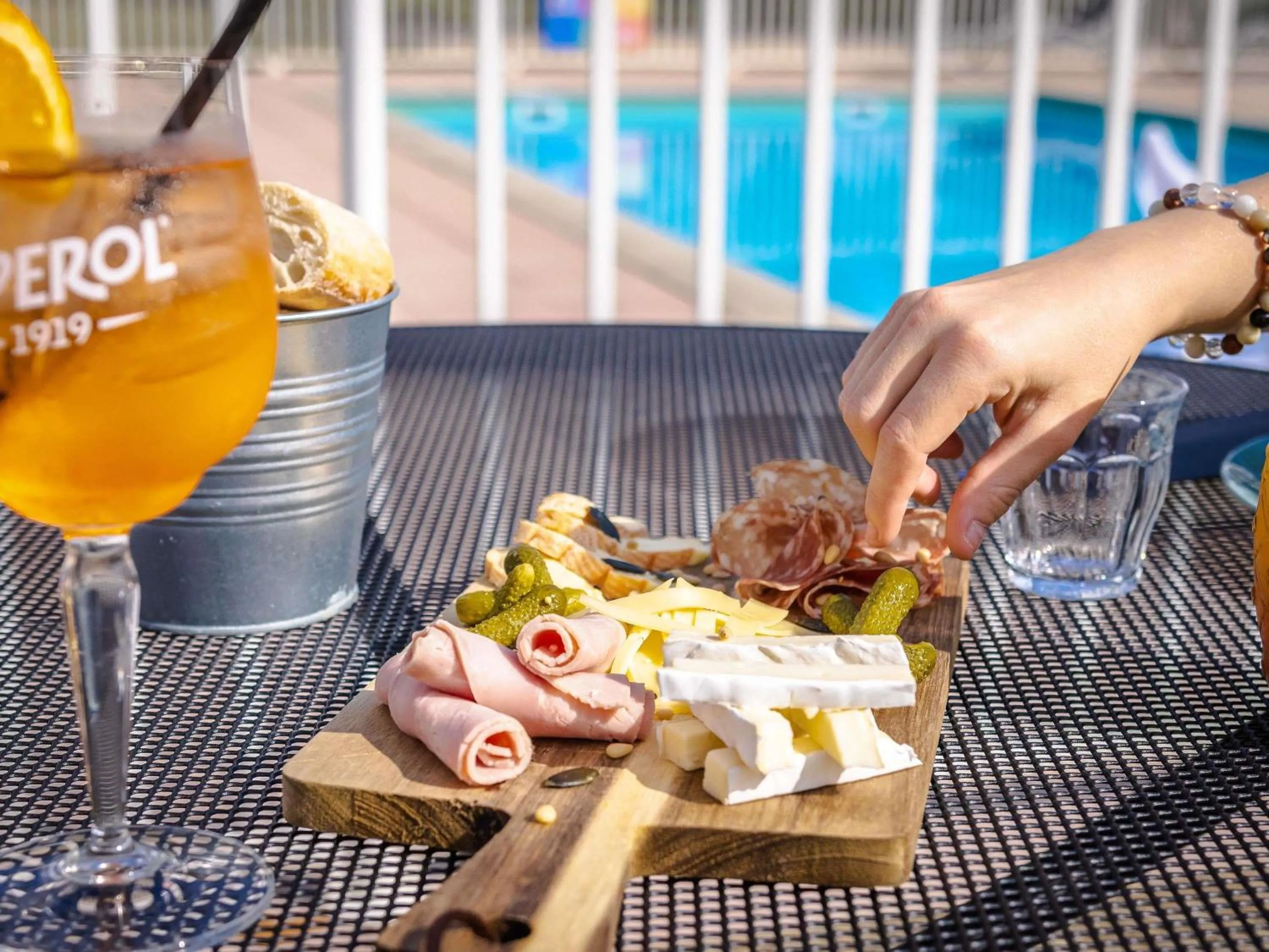 Lounge or bar in Novotel Mulhouse Bâle Fribourg