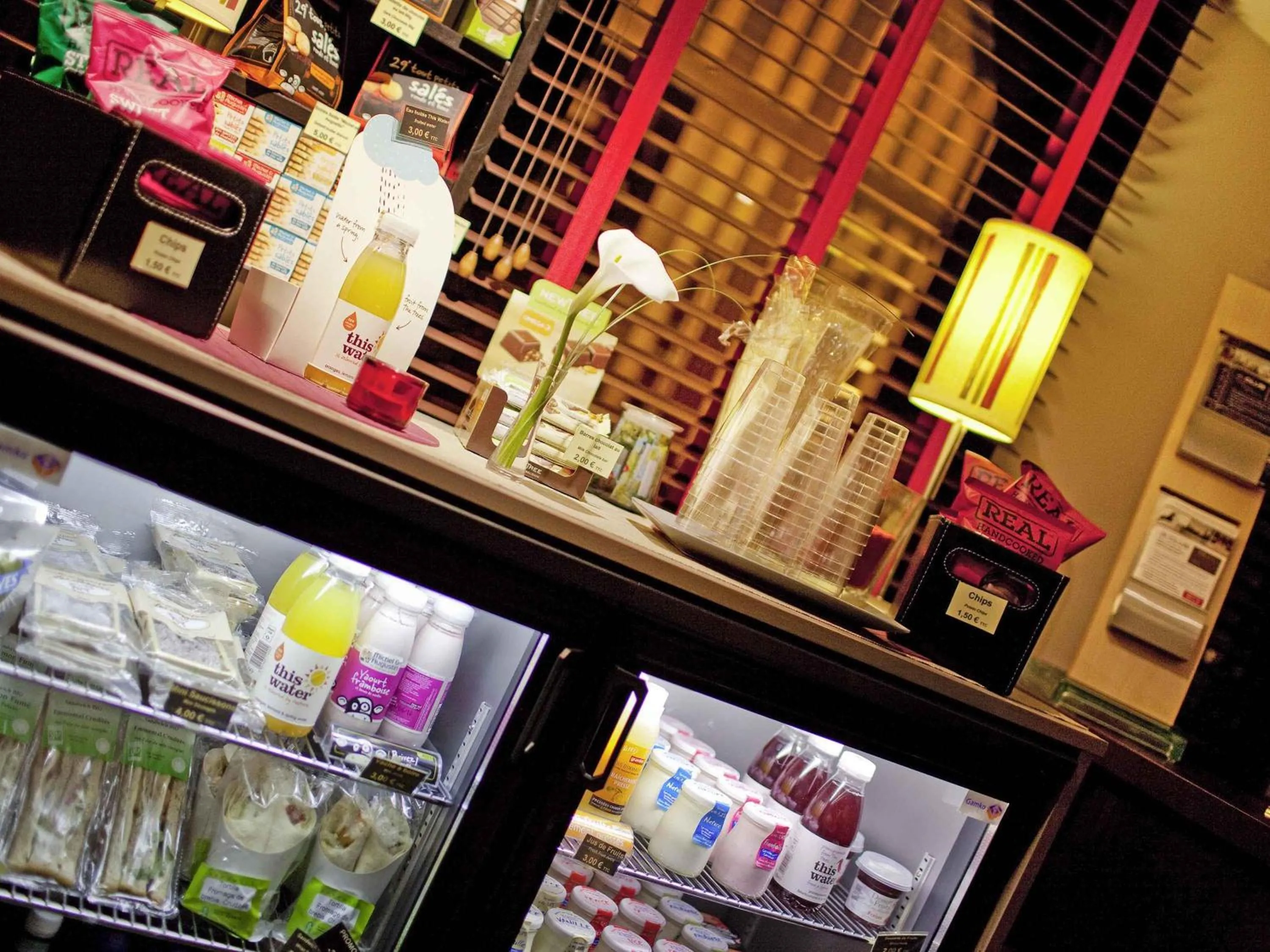 Lounge or bar in Mercure Deauville Centre