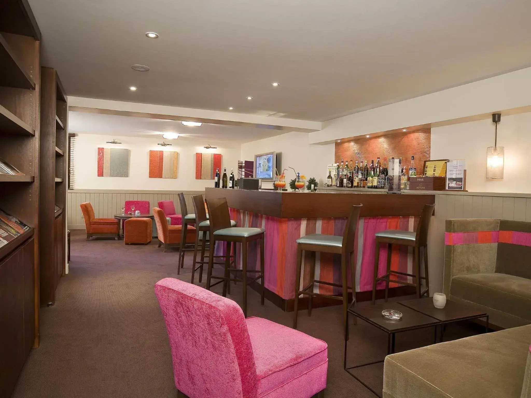 Lounge or bar in Mercure Deauville Centre Lounge or bar in Mercure Deauville Centre