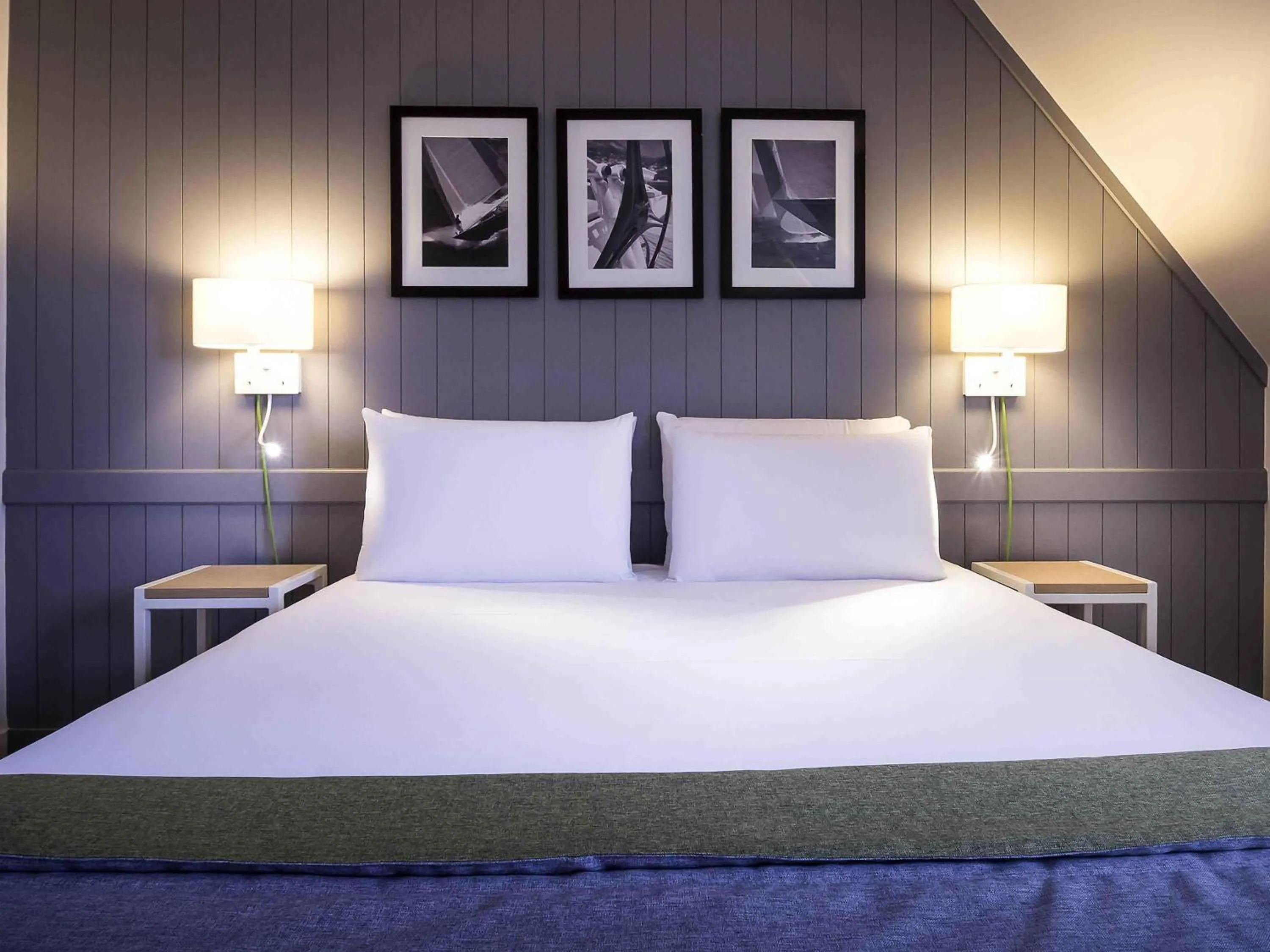 Bedroom, Bed in Mercure Deauville Centre