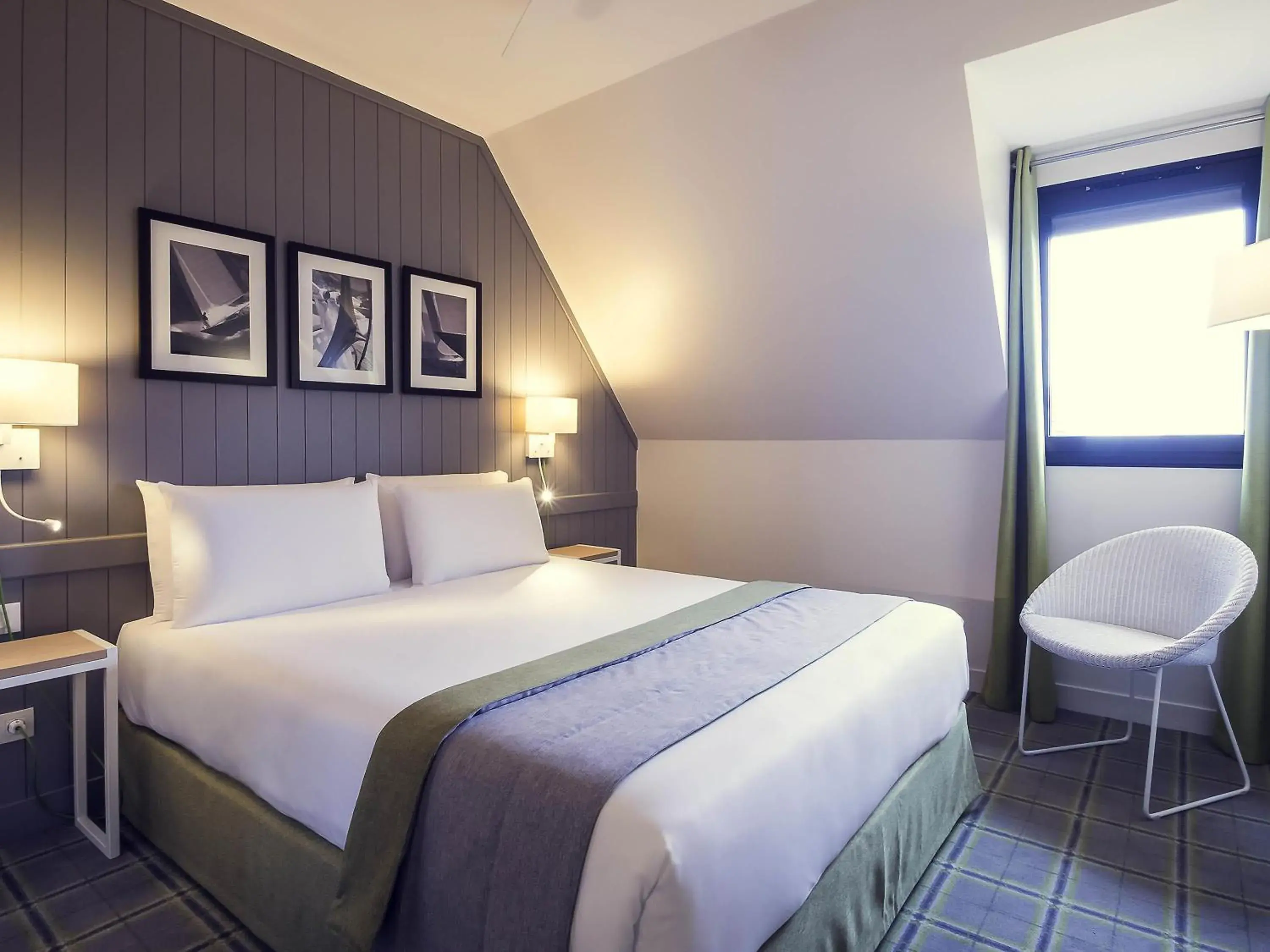 Bedroom, Bed in Mercure Deauville Centre Bedroom, Bed in Mercure Deauville Centre